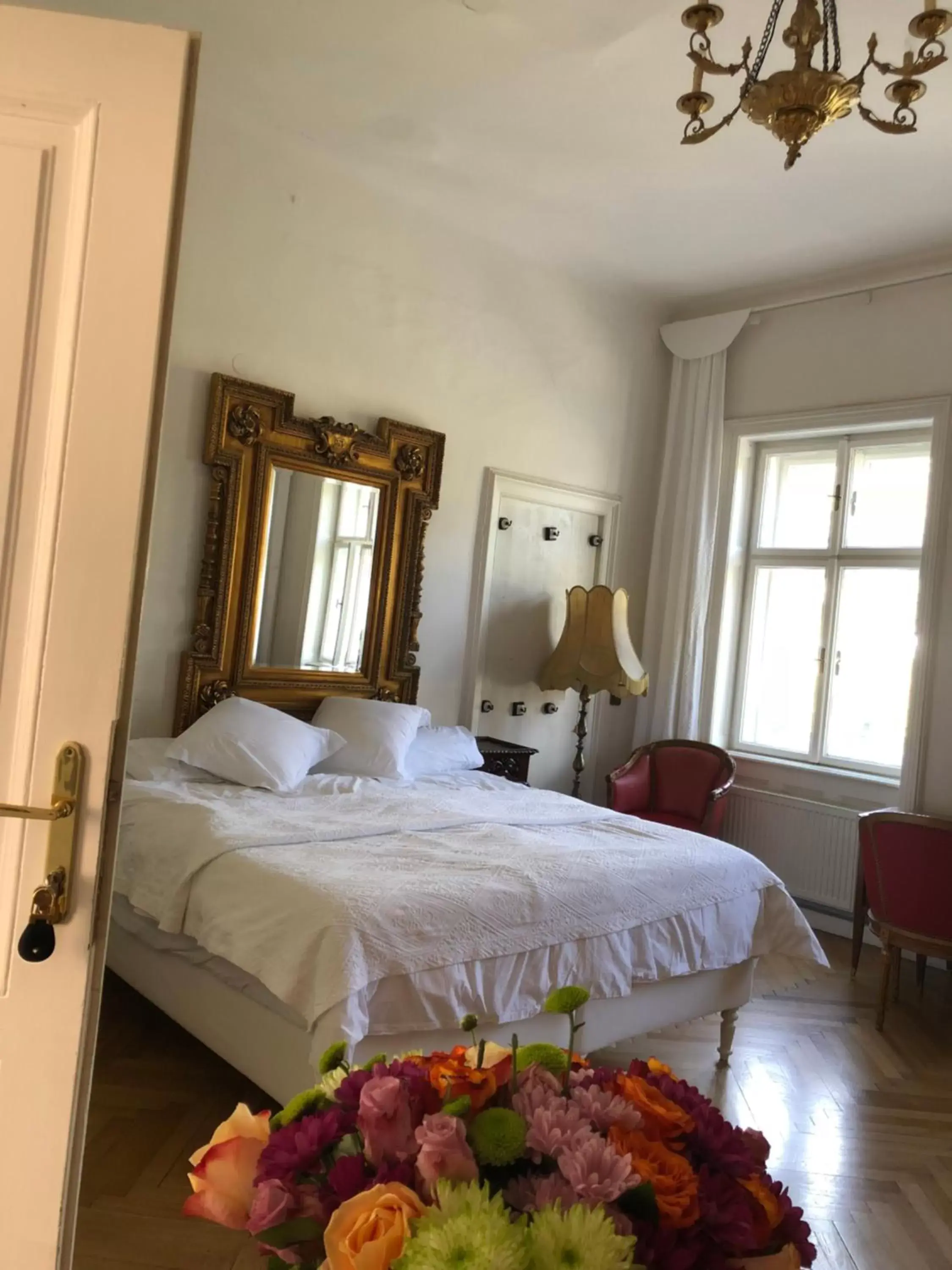 Large Double Room with River View and Separate Bathroom in Sarah's Altstadt Oase Salzburg Large Double Room with River View and Separate Bathroom in Sarah's Altstadt Oase Salzburg