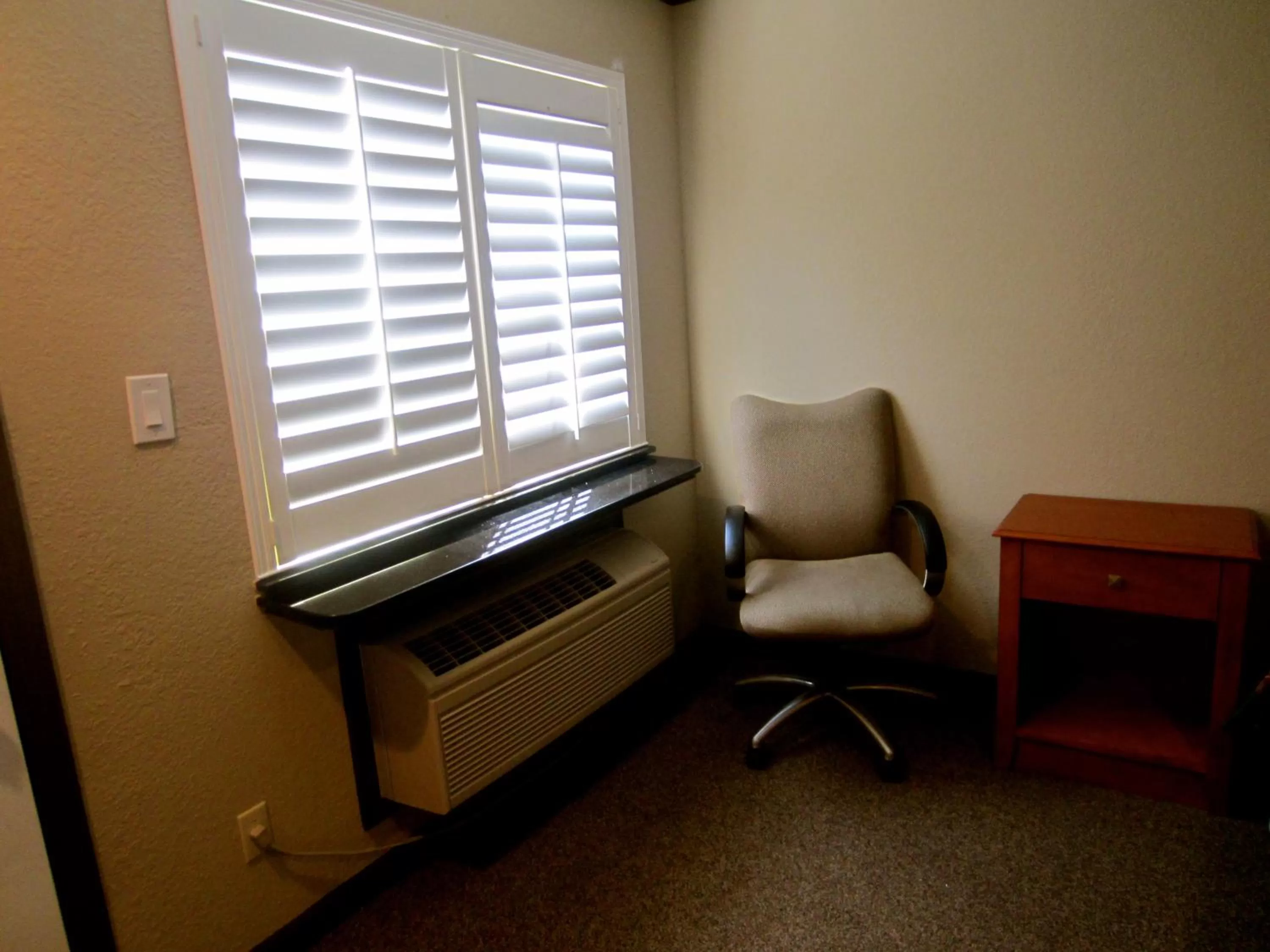 Decorative detail in Deluxe Inn Redwood City