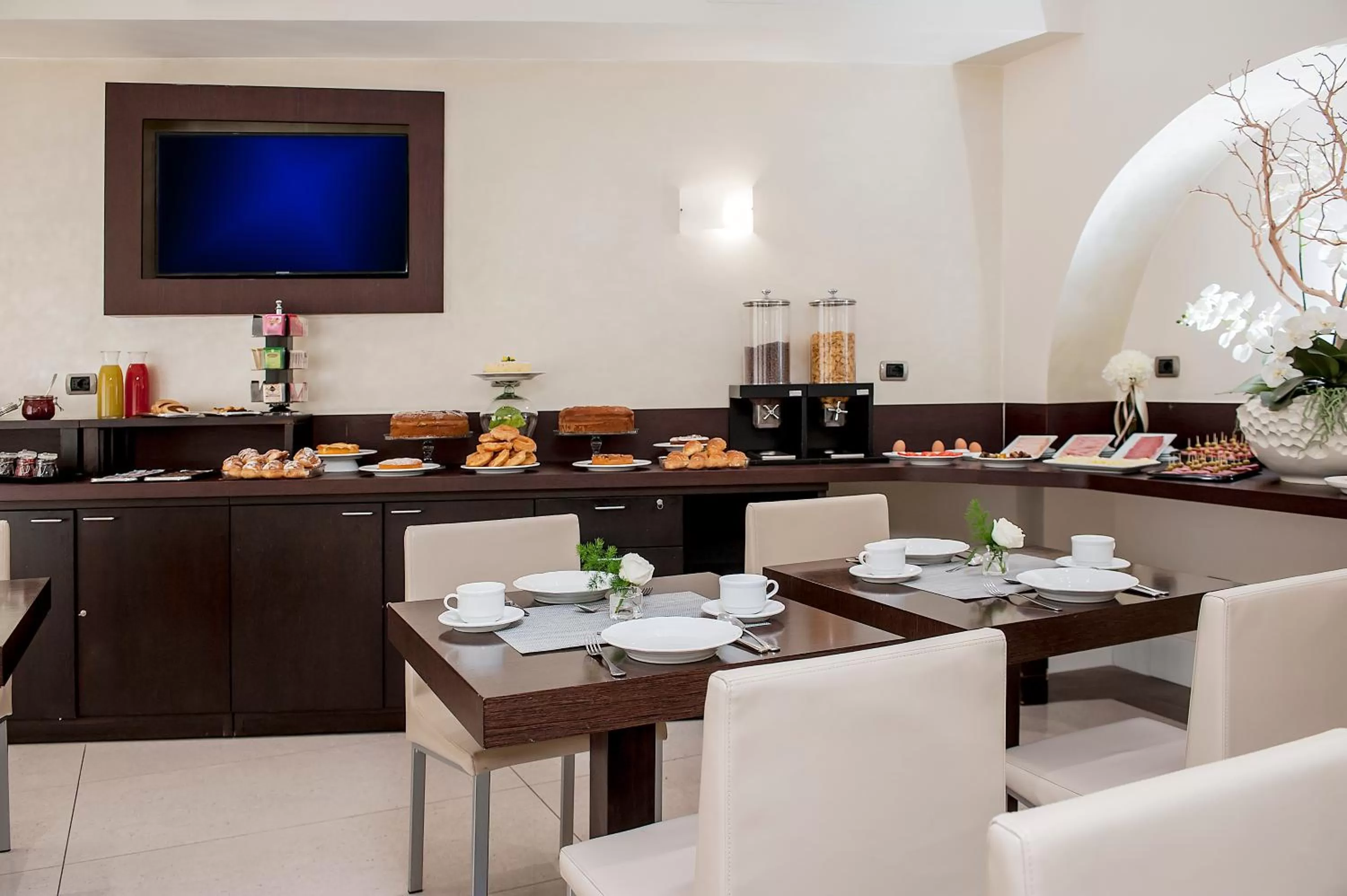 Food and drinks in Demetra Hotel