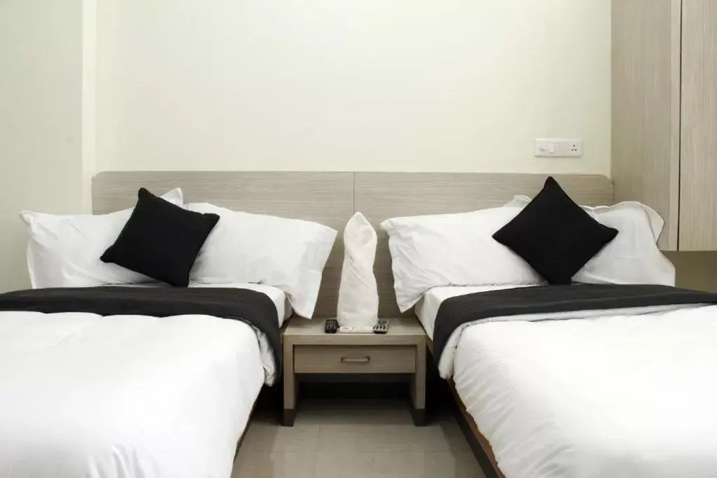 Deluxe Double Room - single occupancy in HOTEL NEW BHARTI Deluxe Double Room - single occupancy in HOTEL NEW BHARTI