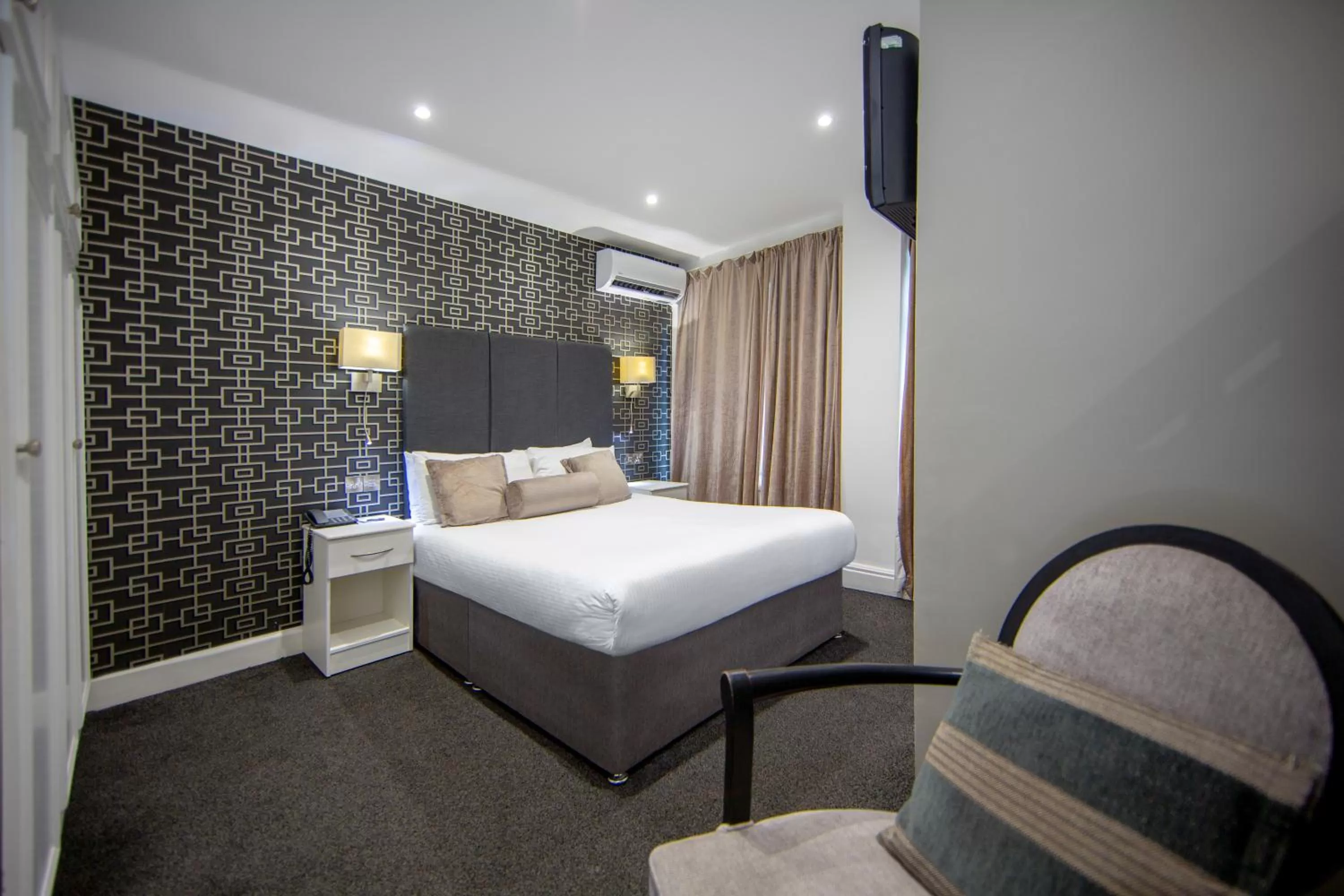Bedroom, Bed in Cumberland Hotel - OCEANA COLLECTION