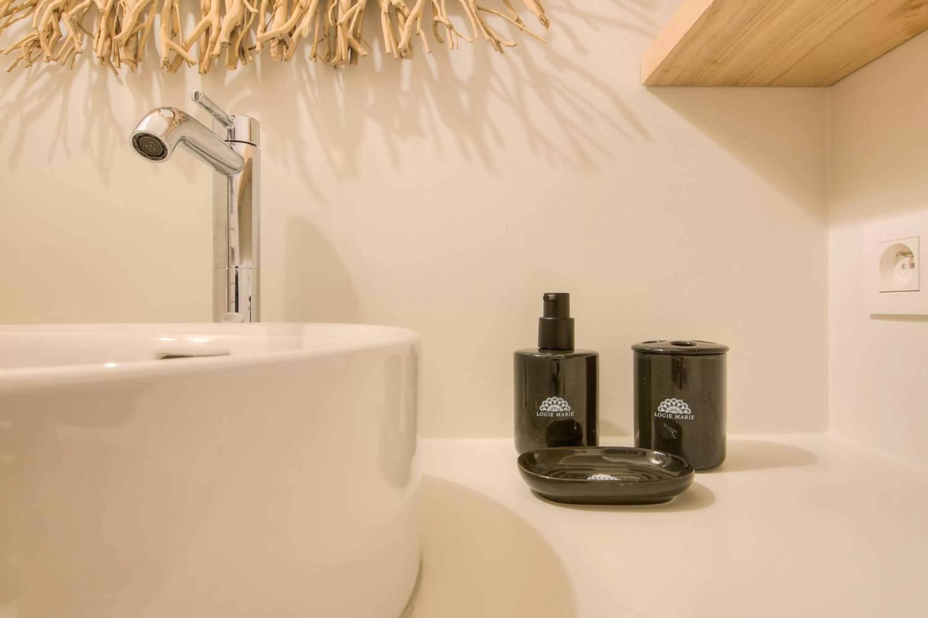 Bathroom in Logie Marie with hottub in the garden