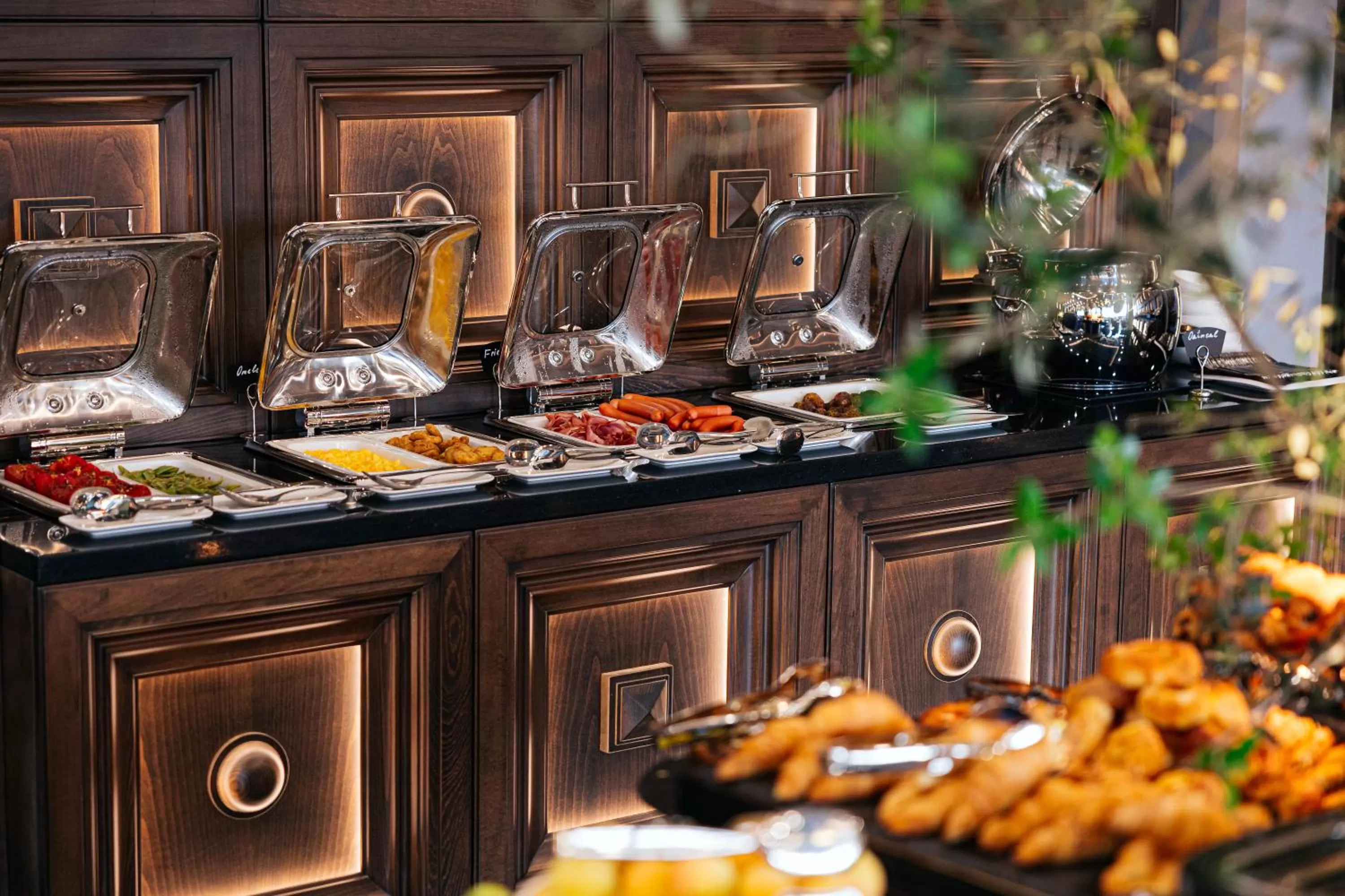 Restaurant/places to eat in Paris Hotel Yerevan