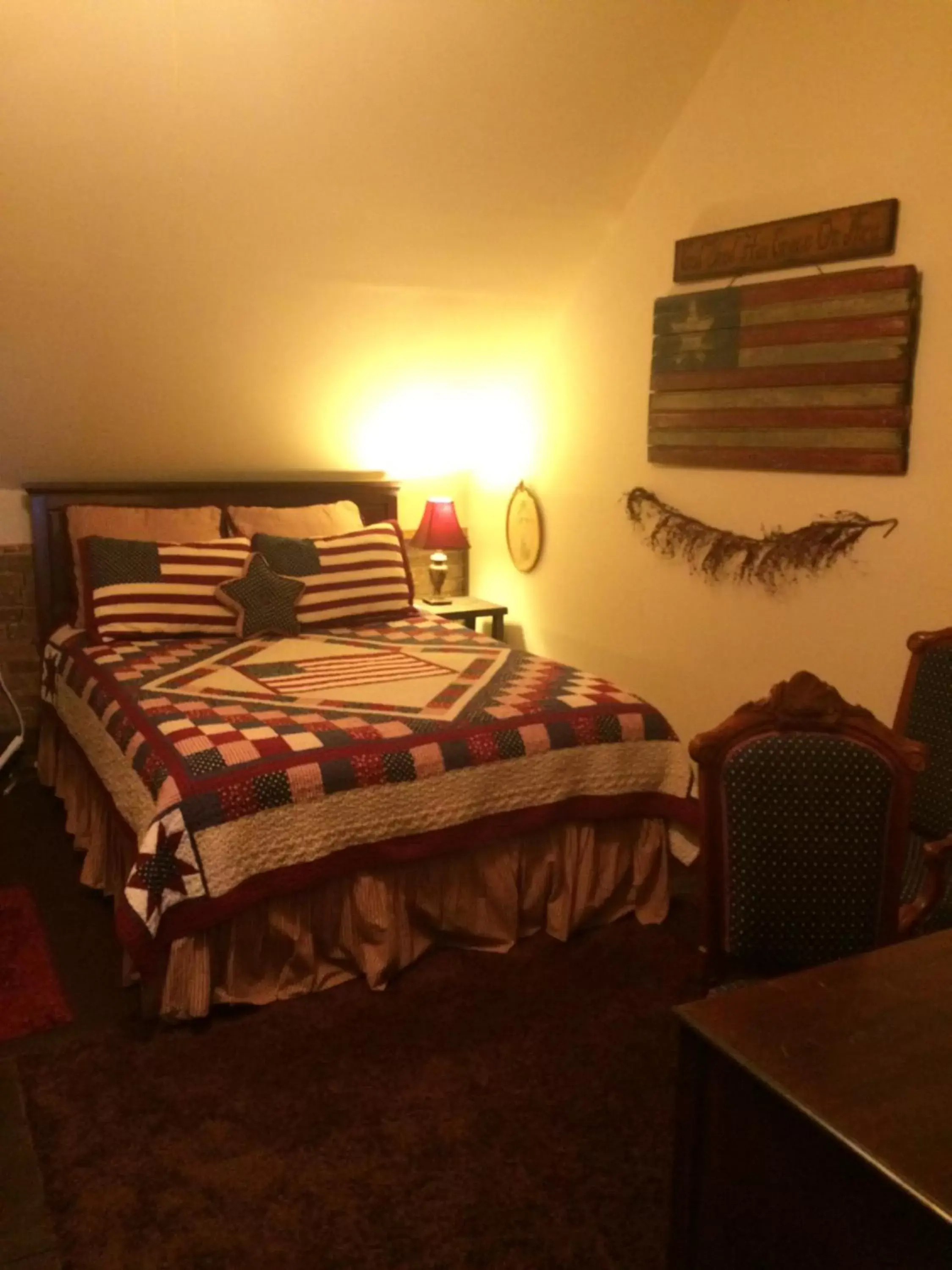 Standard Queen Room in Main Street Bed & Breakfast Standard Queen Room in Main Street Bed & Breakfast