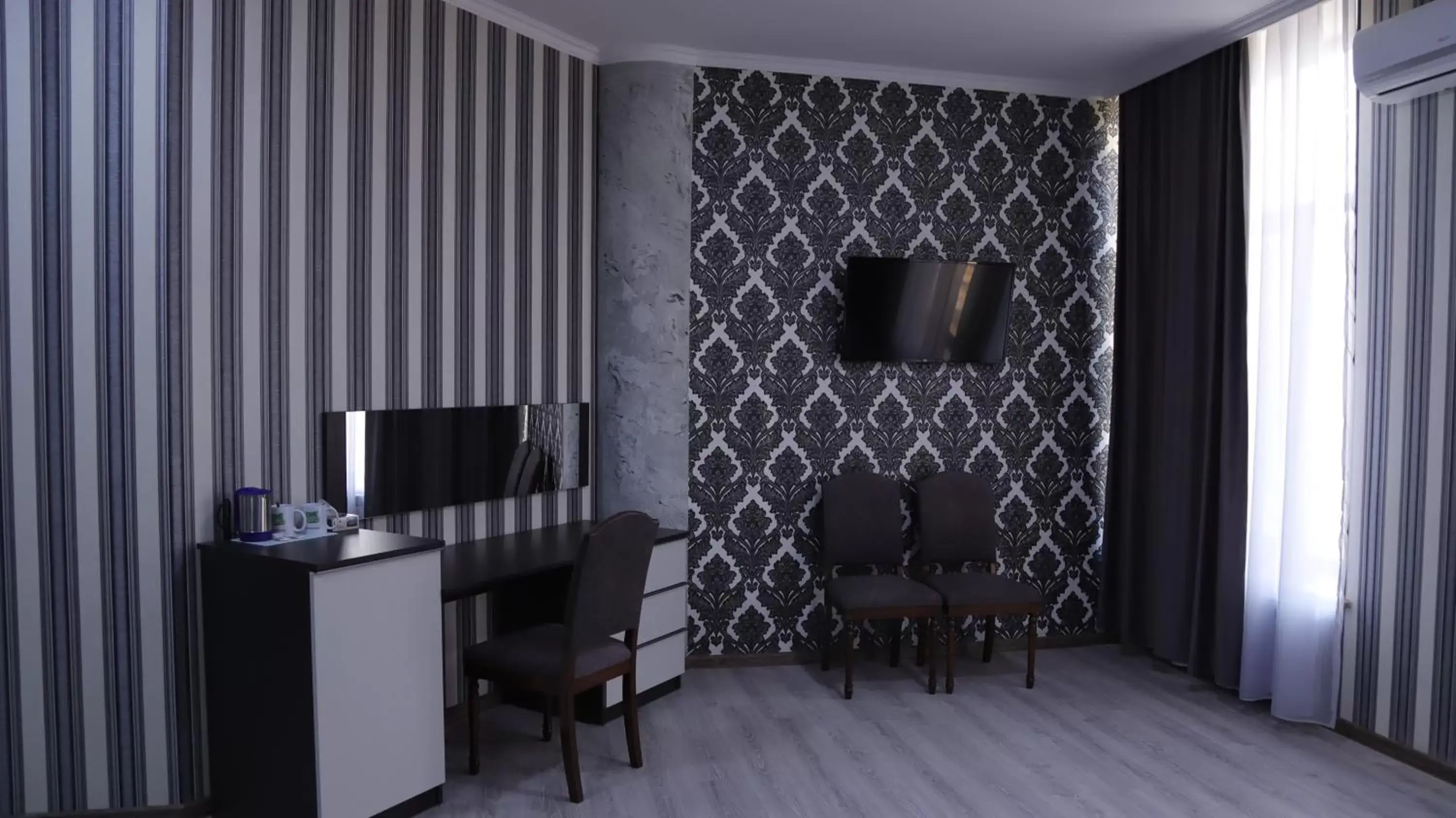 Suite with City View - single occupancy in Lime Hotel & Restaurant Complex Suite with City View - single occupancy in Lime Hotel & Restaurant Complex