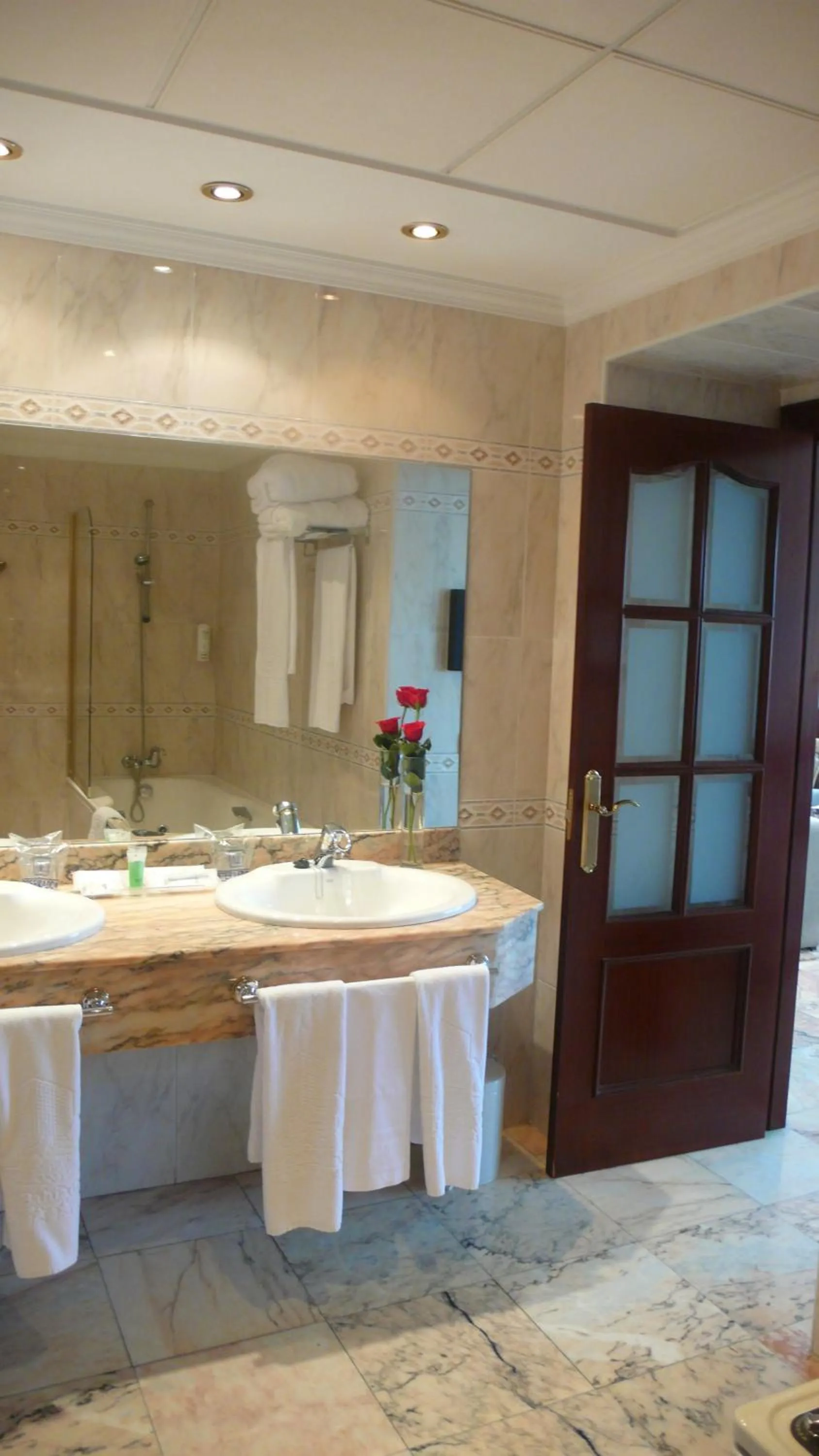 Bathroom in Hotel Bahía de Vigo