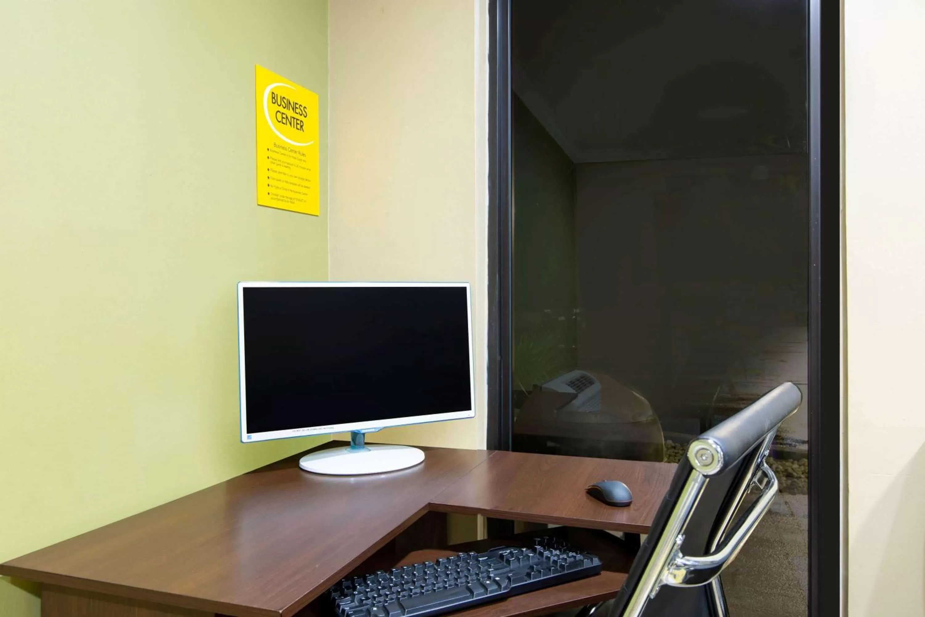 On site in Super 8 by Wyndham Malvern