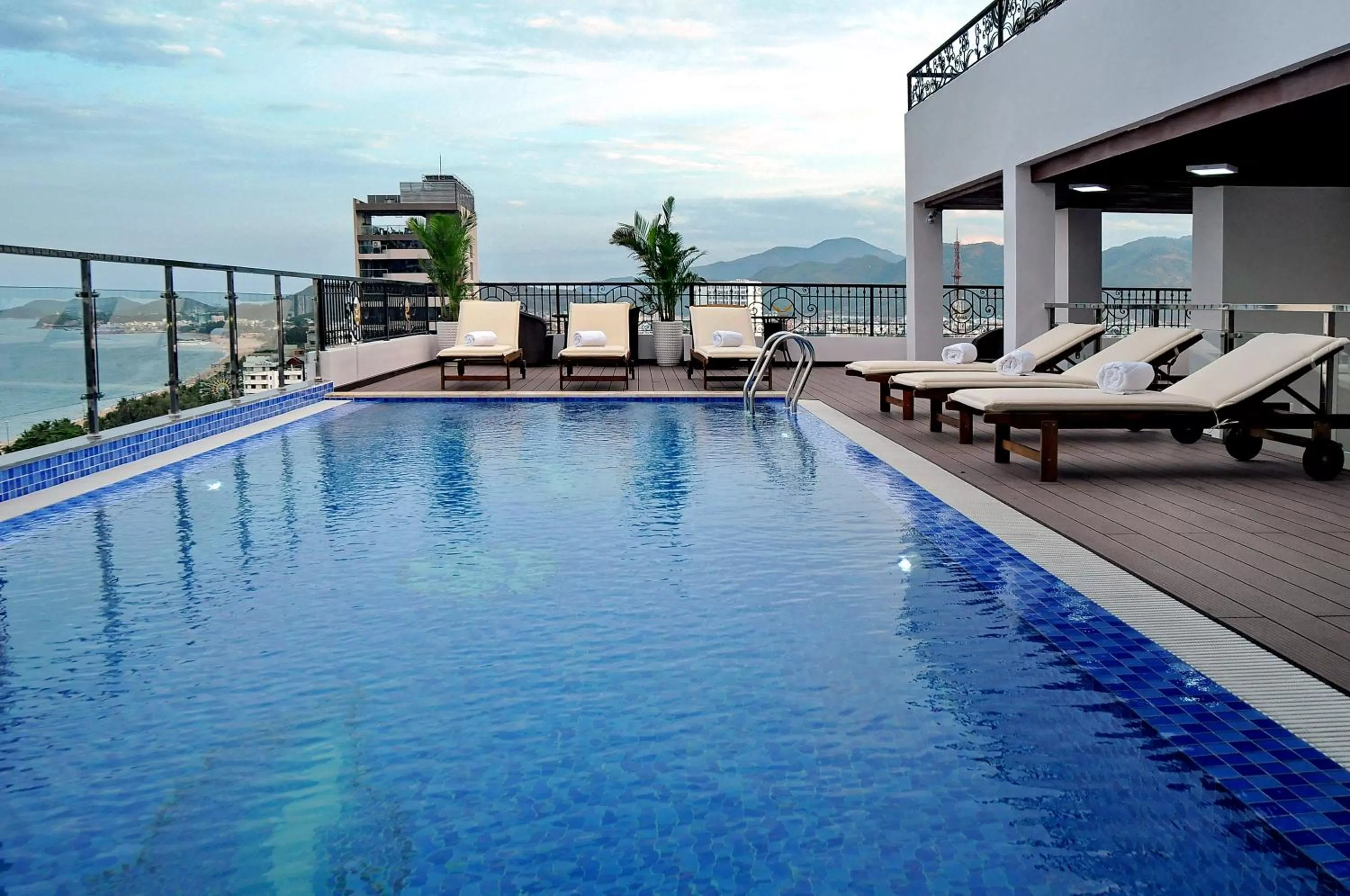 Swimming pool in Apus Hotel