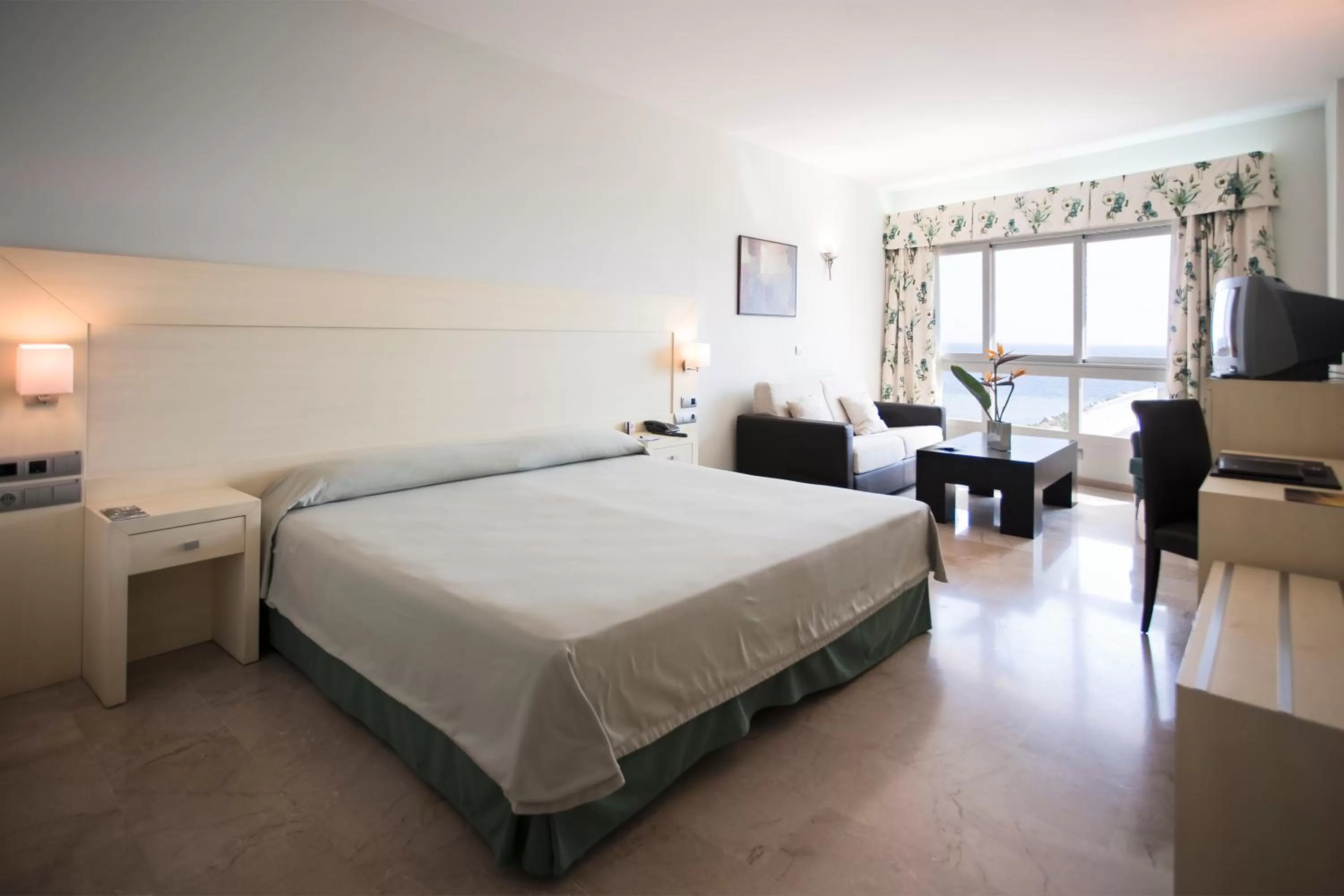 Photo of the whole room, Bed in Senator Águilas