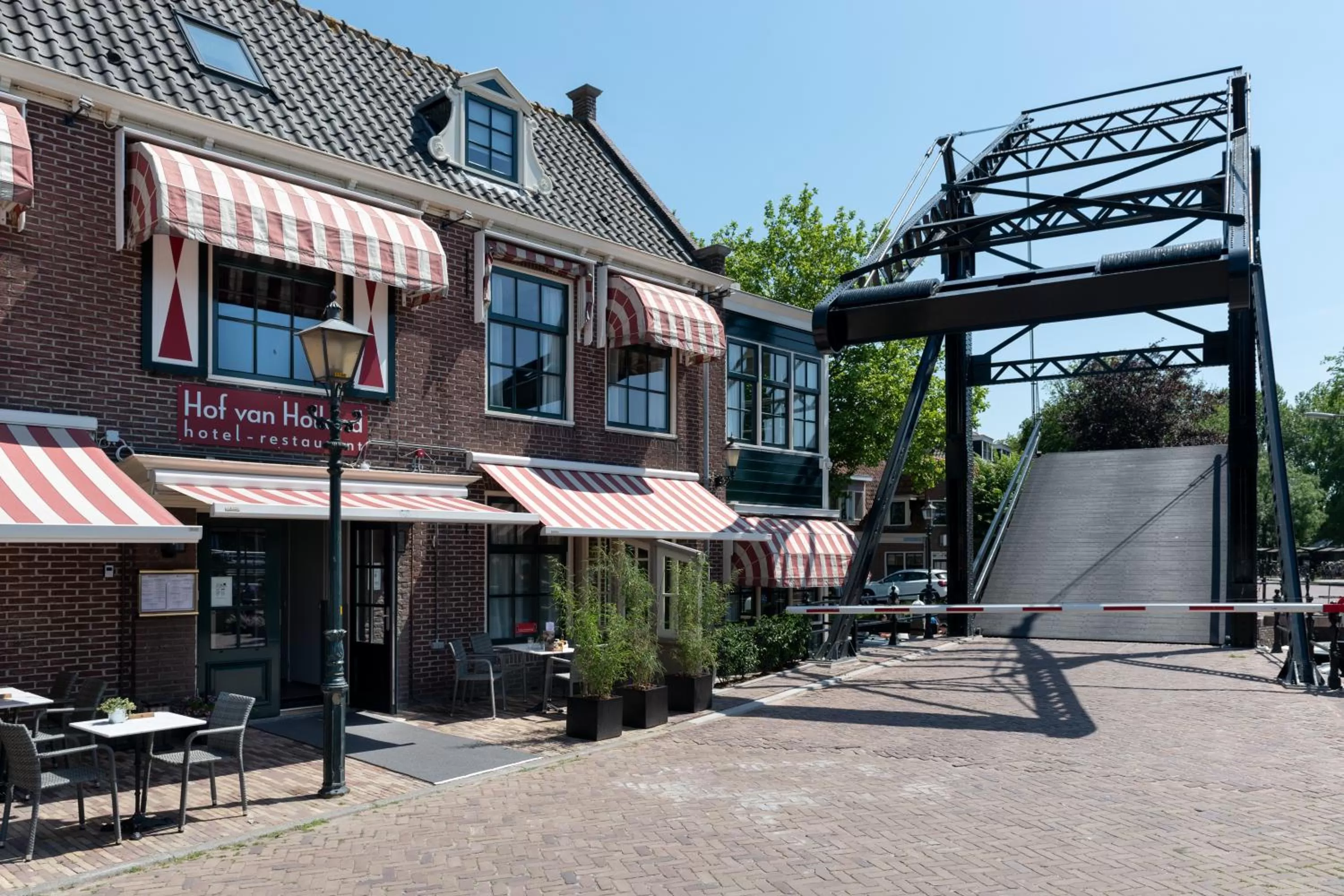 Facade/entrance in Hof van Holland Hotel