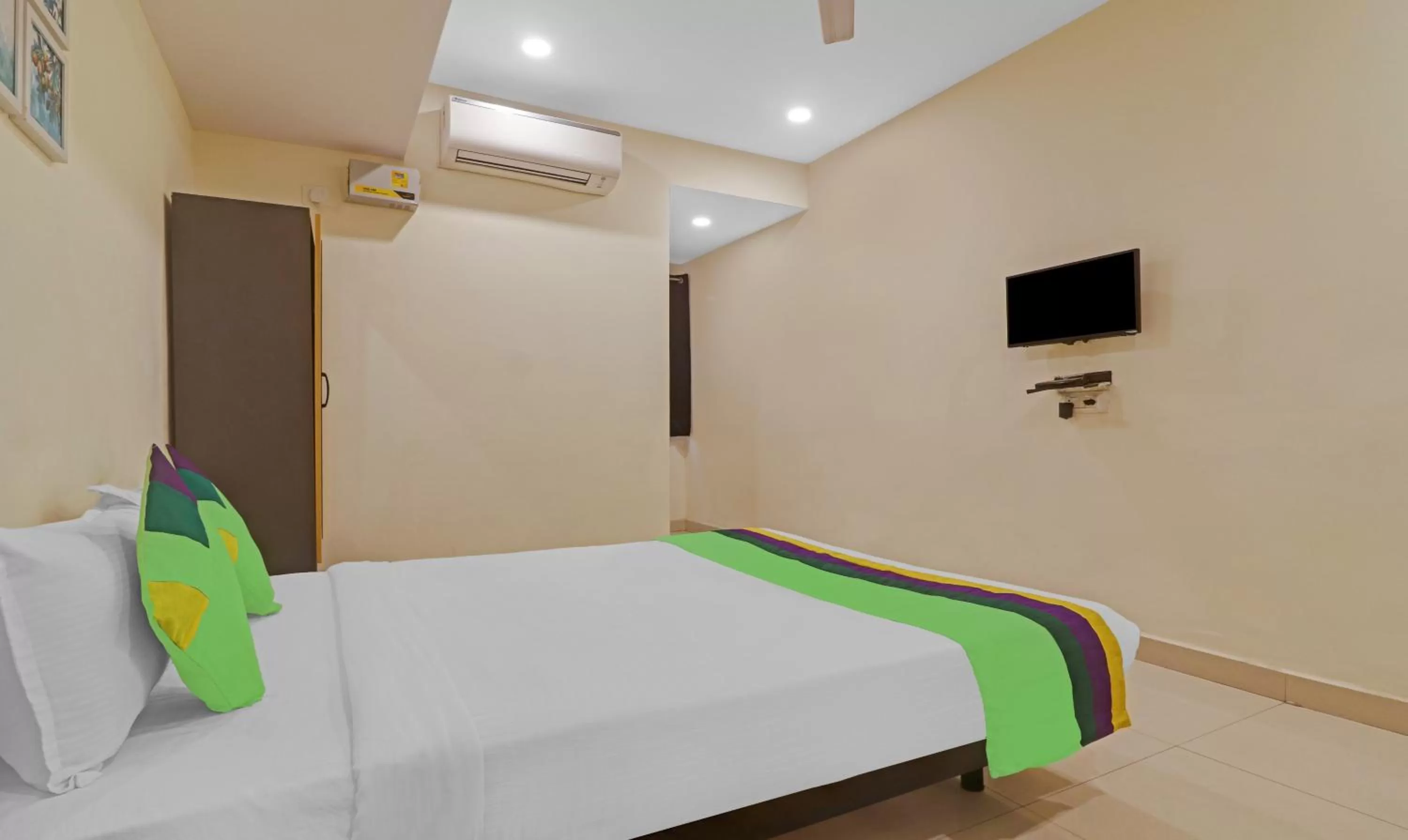 Bedroom, Bed in Treebo Trend Tee