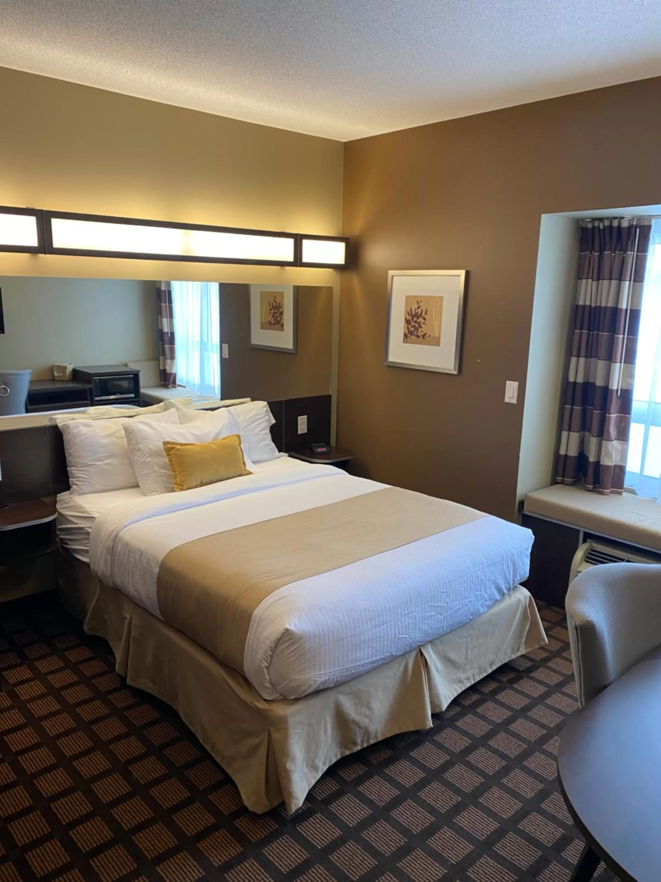 Bedroom, Bed in Microtel Inn & Suites by Wyndham - Timmins