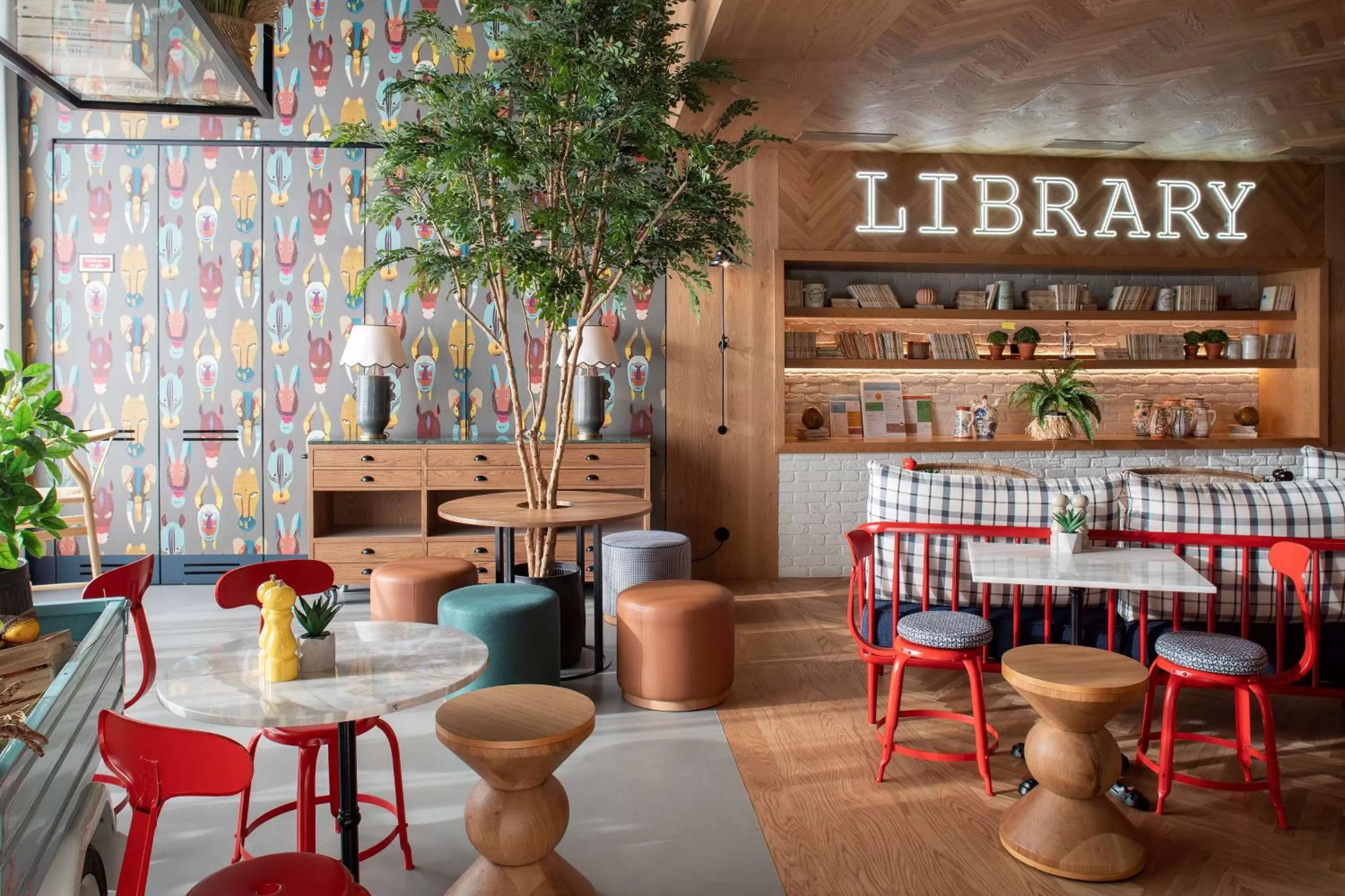 Lobby or reception in Se Catedral Hotel Porto, Tapestry Collection By Hilton