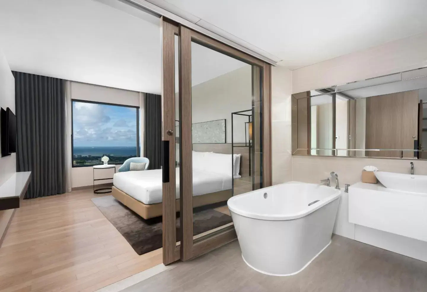 One-Bedroom King Suite with Sea View in Holiday Inn & Suites Rayong City Centre by IHG One-Bedroom King Suite with Sea View in Holiday Inn & Suites Rayong City Centre by IHG