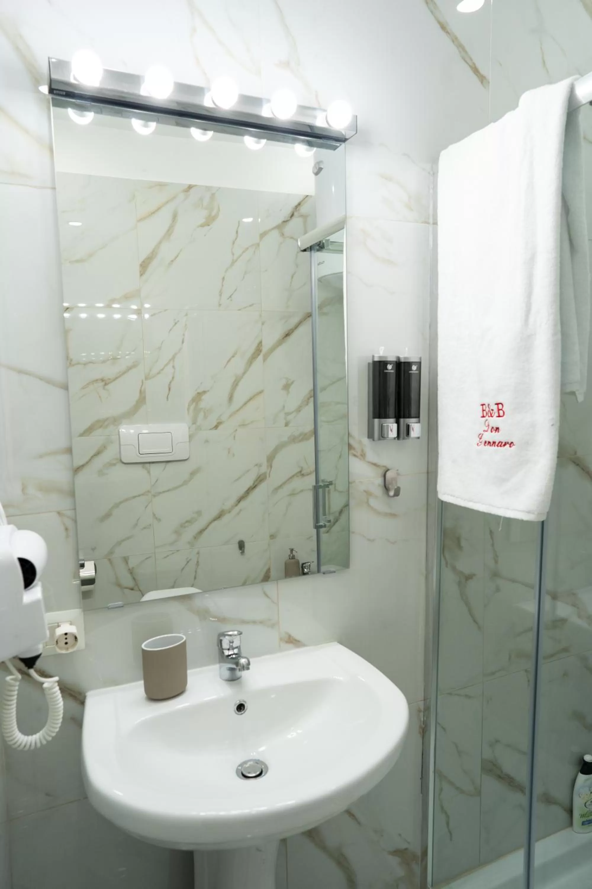 Bathroom in BeB Don Gennaro