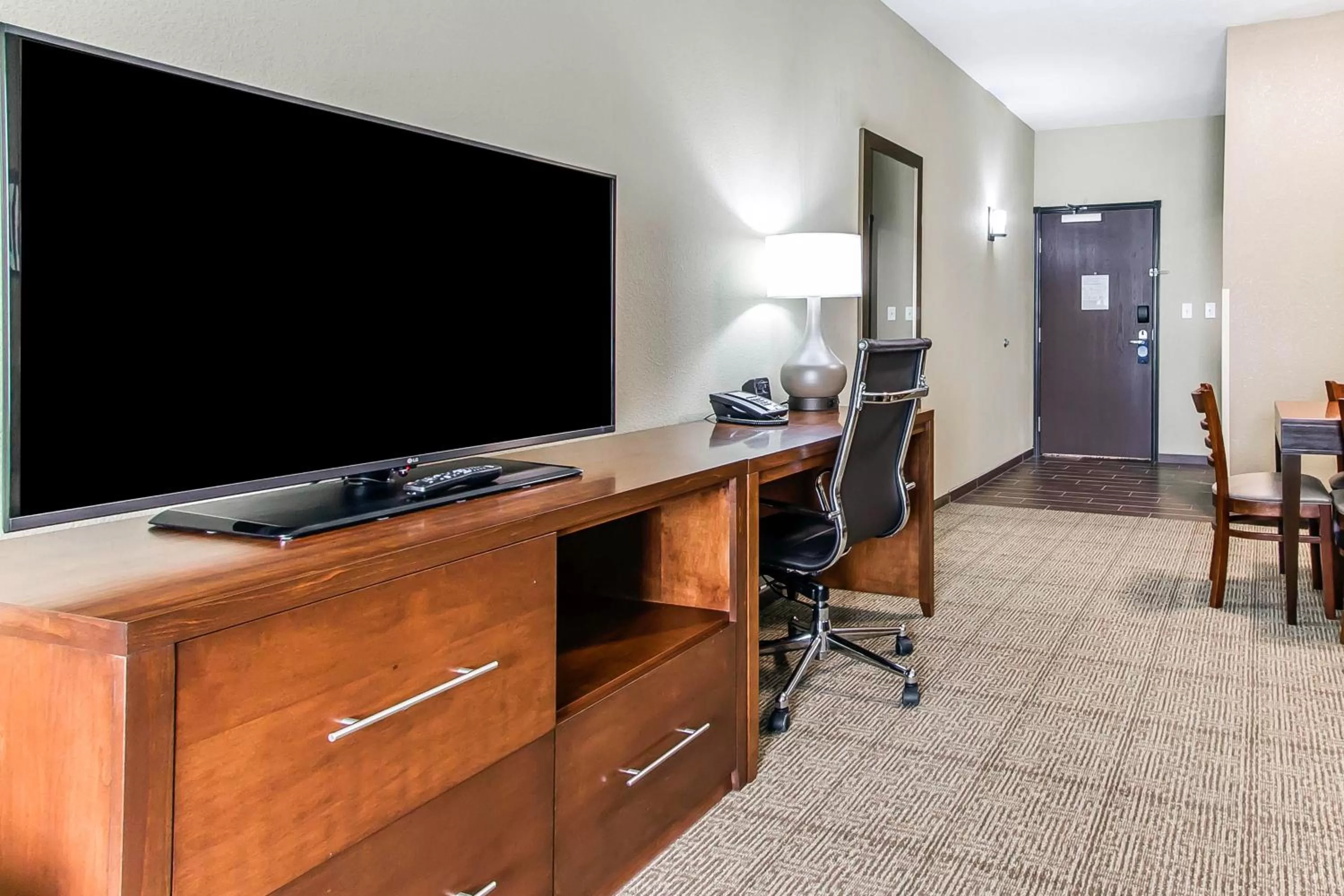 Photo of the whole room in Comfort Suites West Omaha