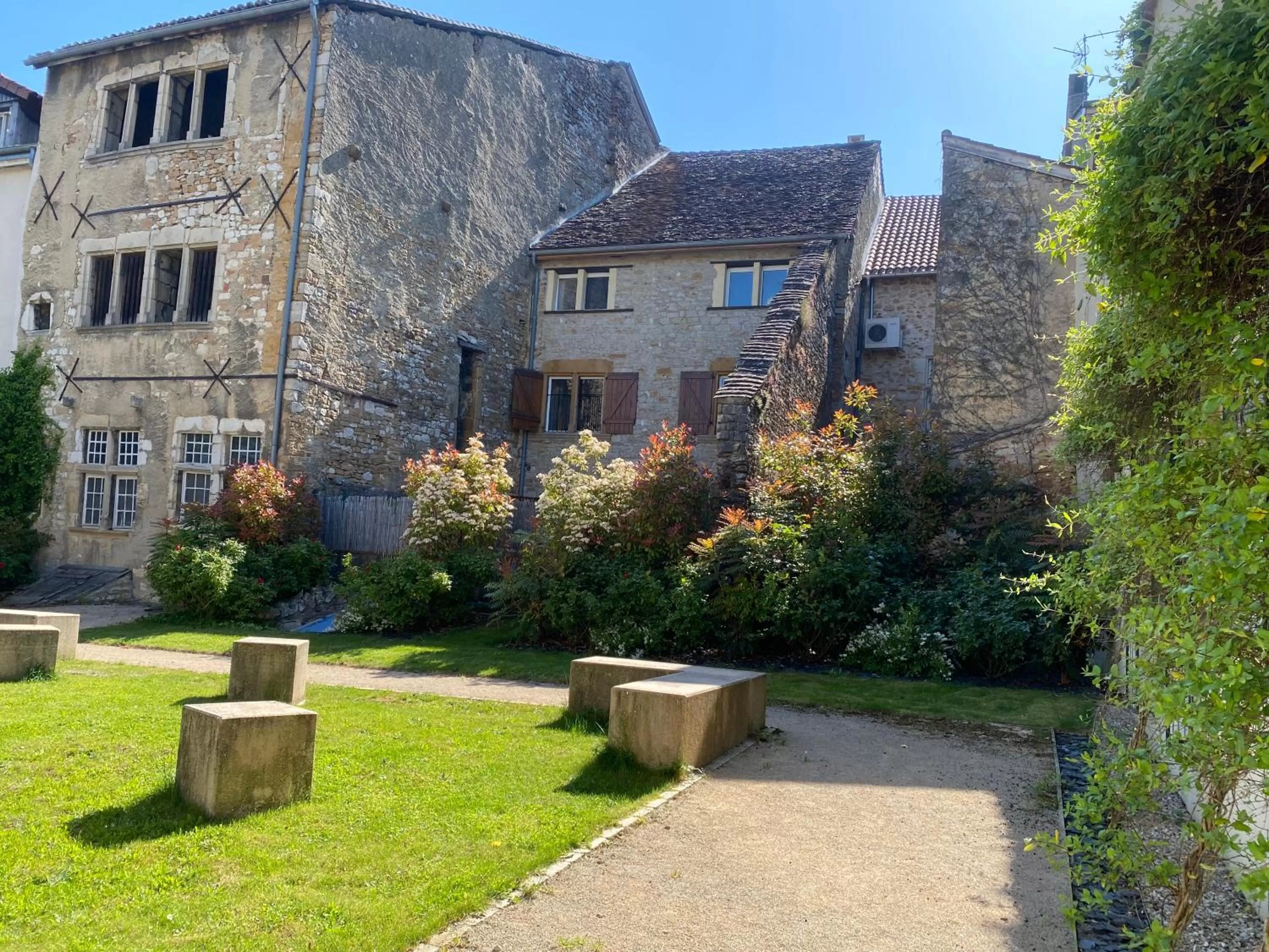 Neighbourhood in Logis Hôtel Vuillot