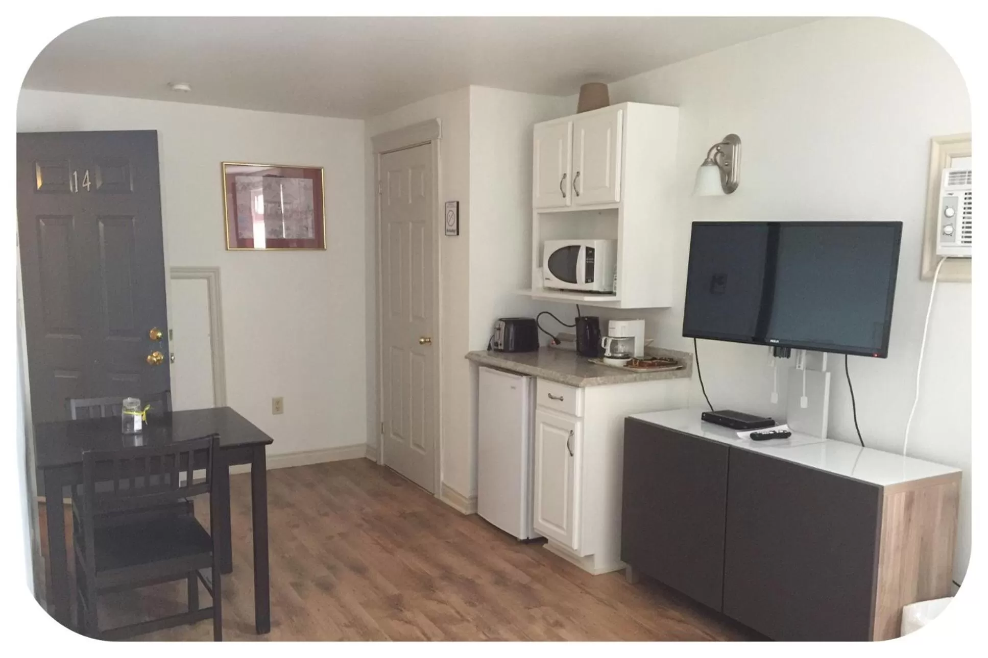 Dining area in Shoreline Suites