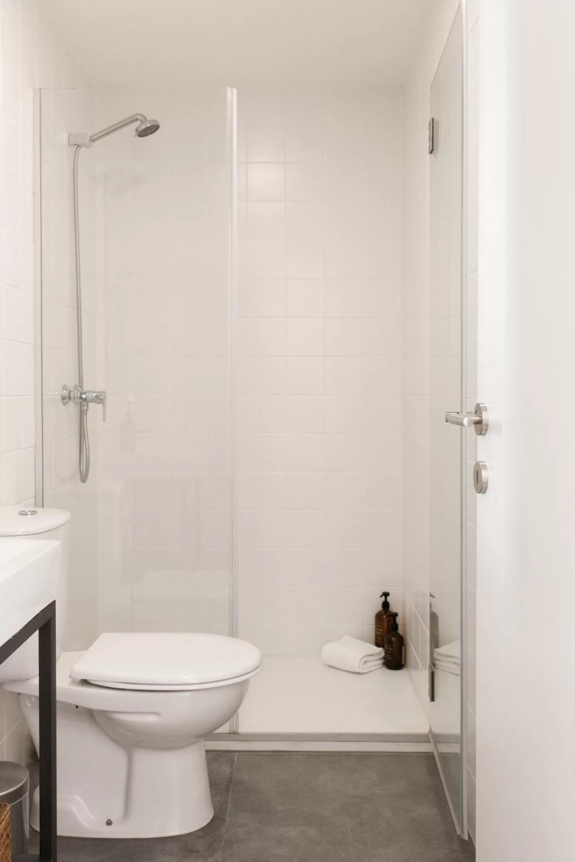 Shower, Bathroom in Alameda Suites @ Porto River