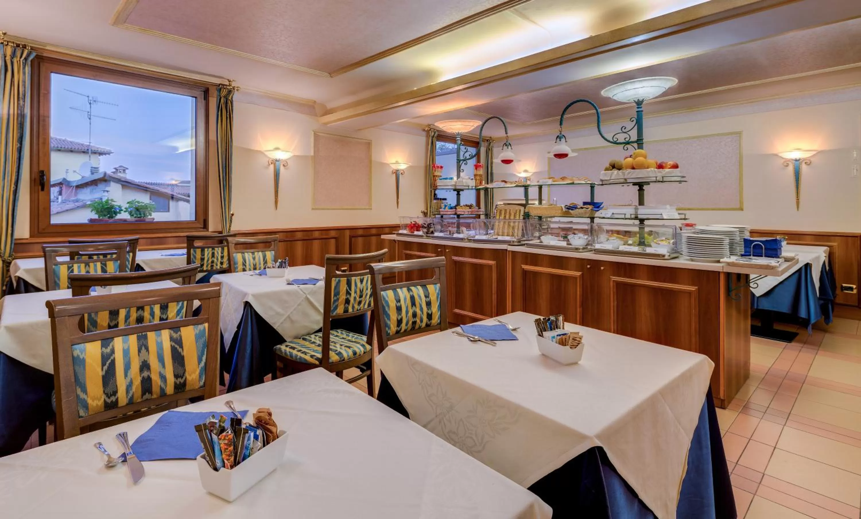 Buffet breakfast in Hotel San Donato - Bologna centro