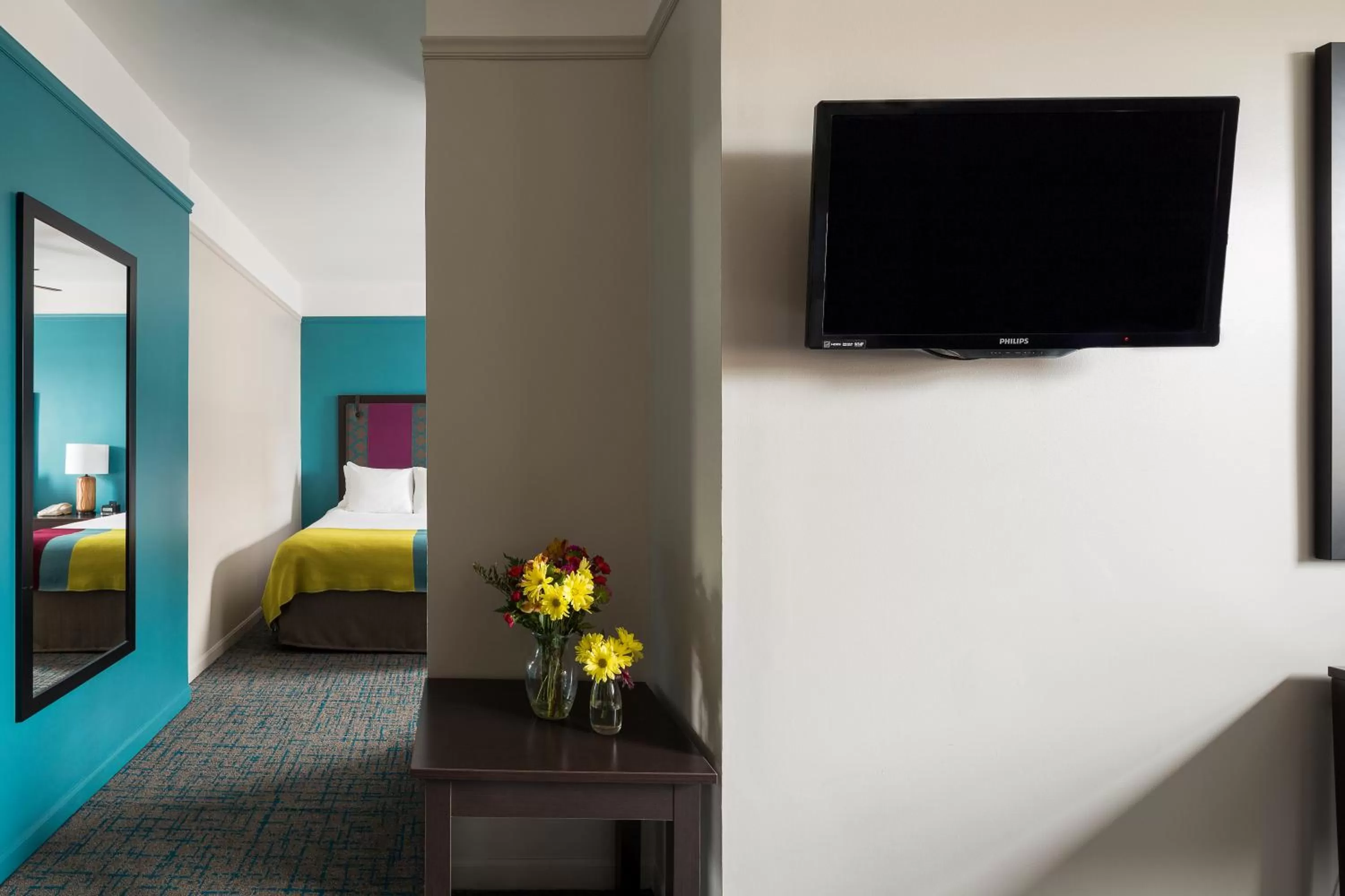 Living room, Bed in City Suites Hotel