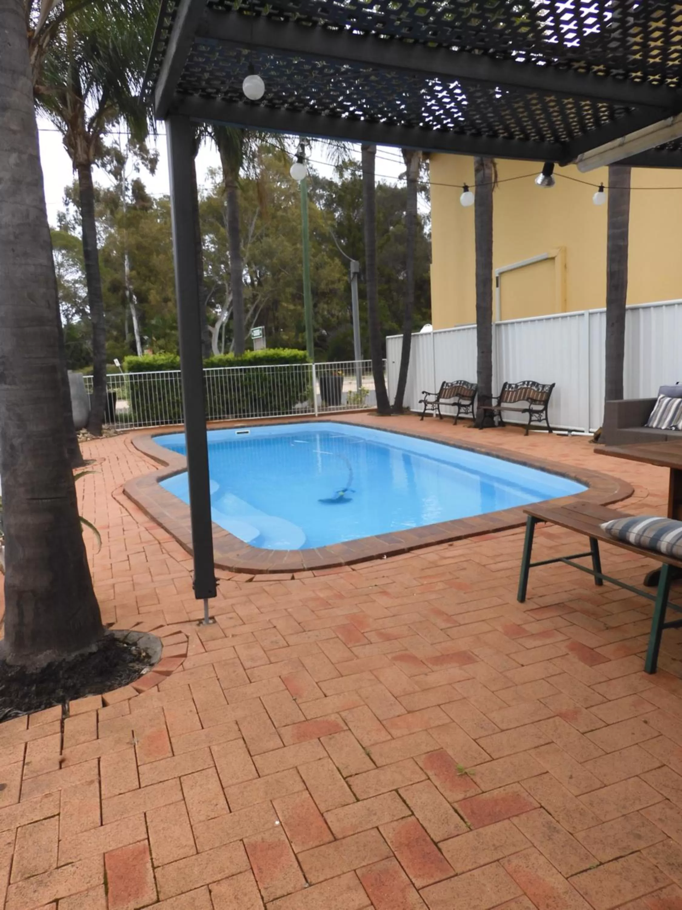 Swimming pool in Dalby Parkview Motel