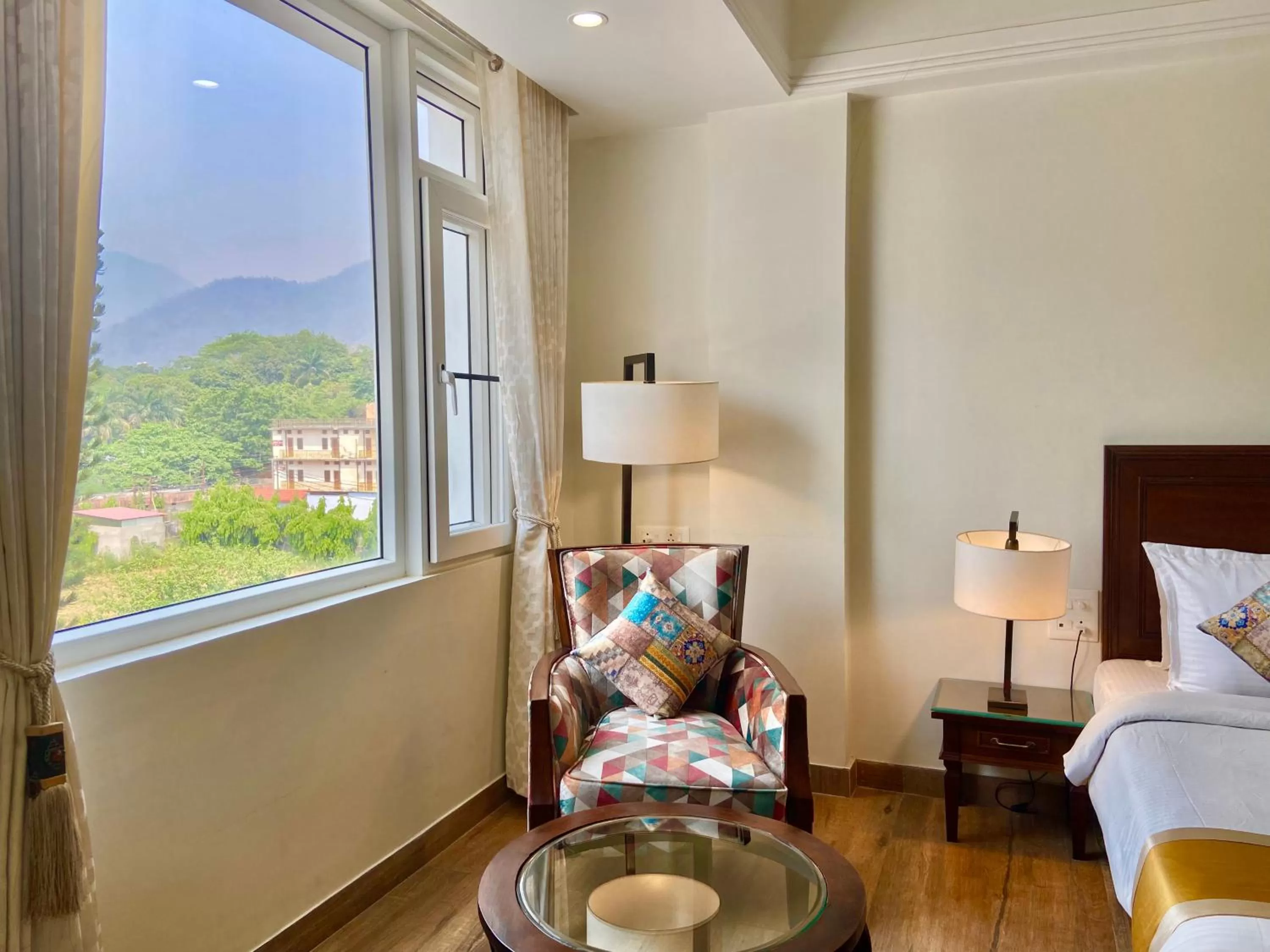 Living room, Bed in Hotel Green View - Behind Pramarth Niketan