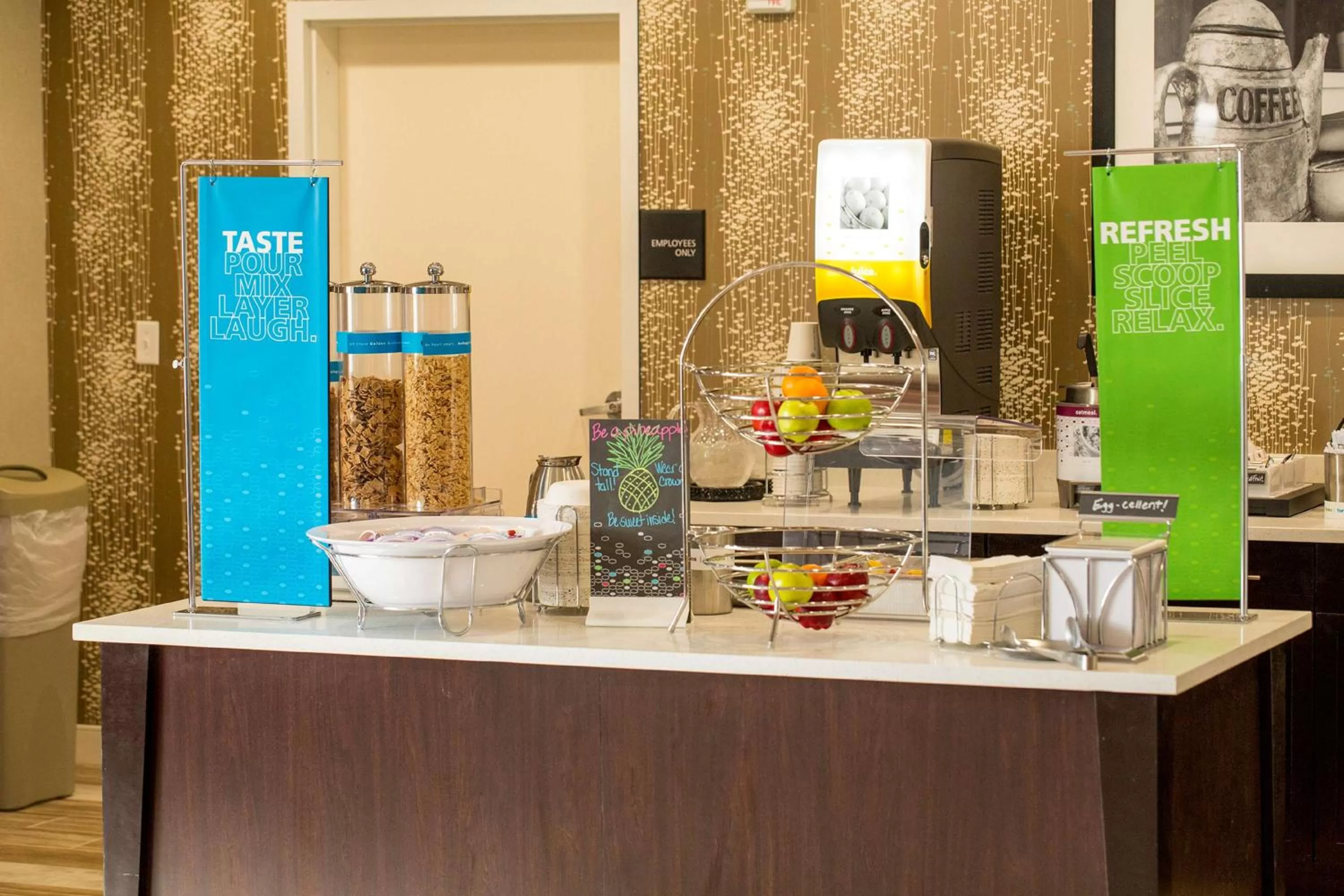 Dining area in Hampton Inn McPherson