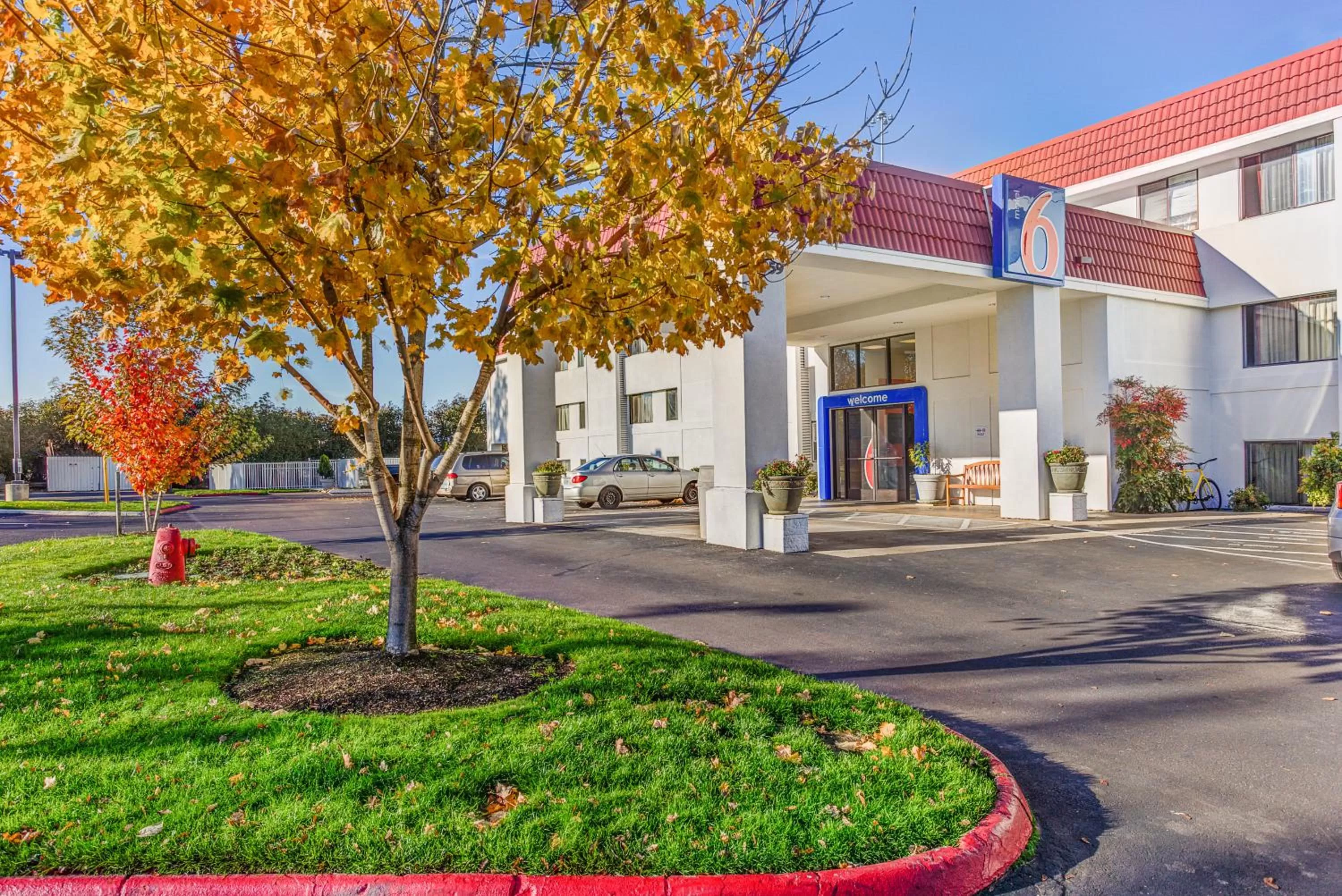 Facade/entrance in Motel 6-Portland, OR - Tigard West