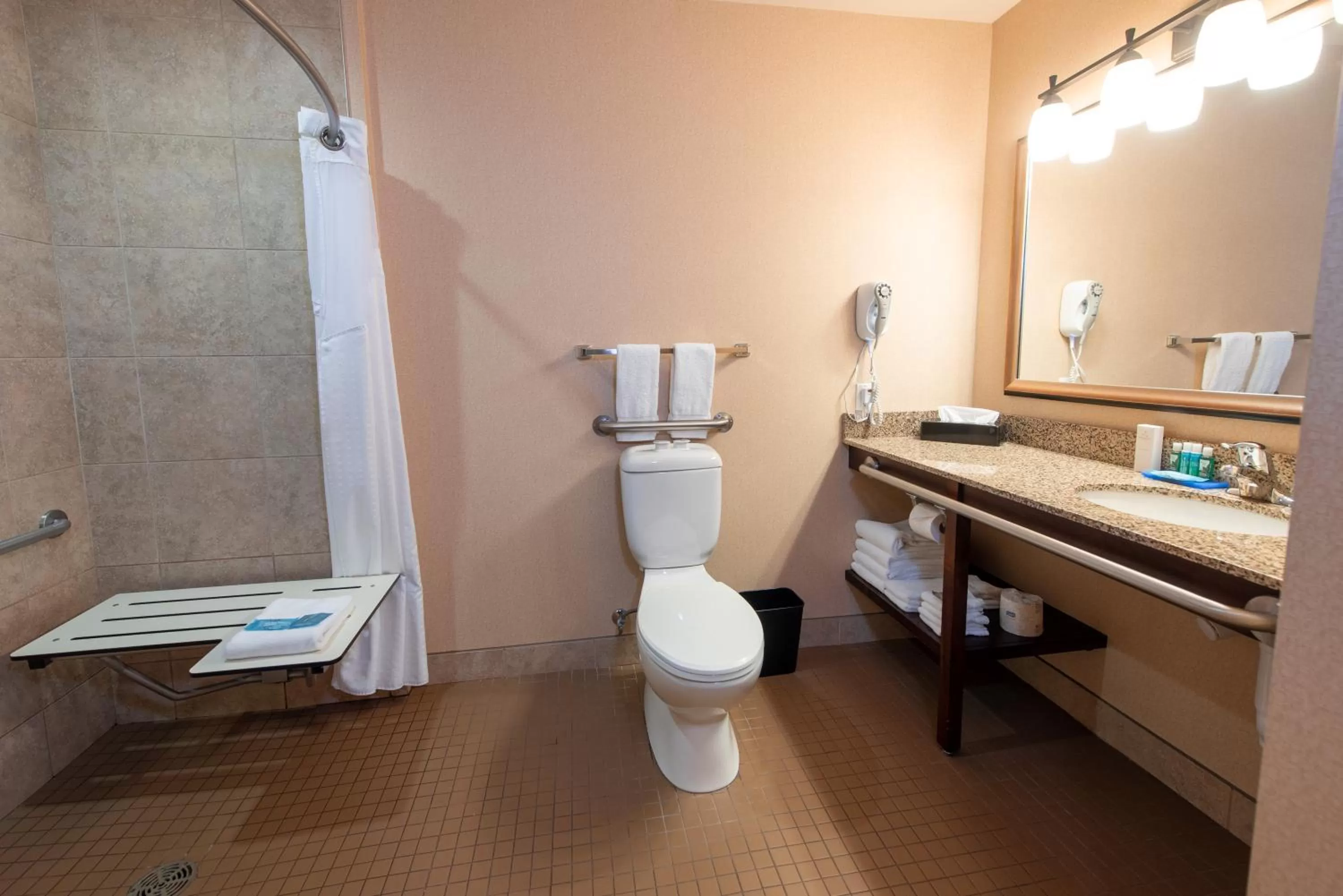 Shower in Bayview Hotel