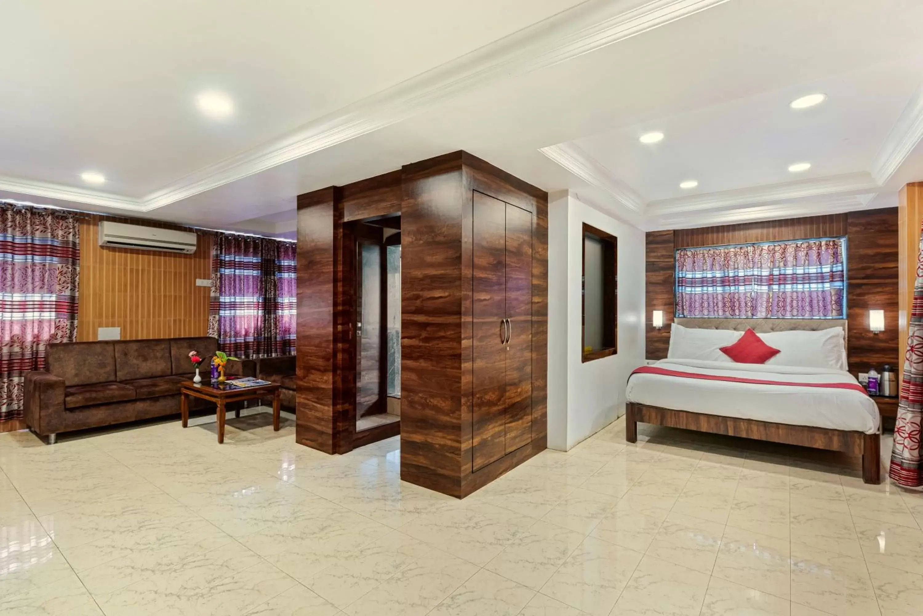 Jacuzzi Suite Room in Mayur Retreat & Spa Jacuzzi Suite Room in Mayur Retreat & Spa