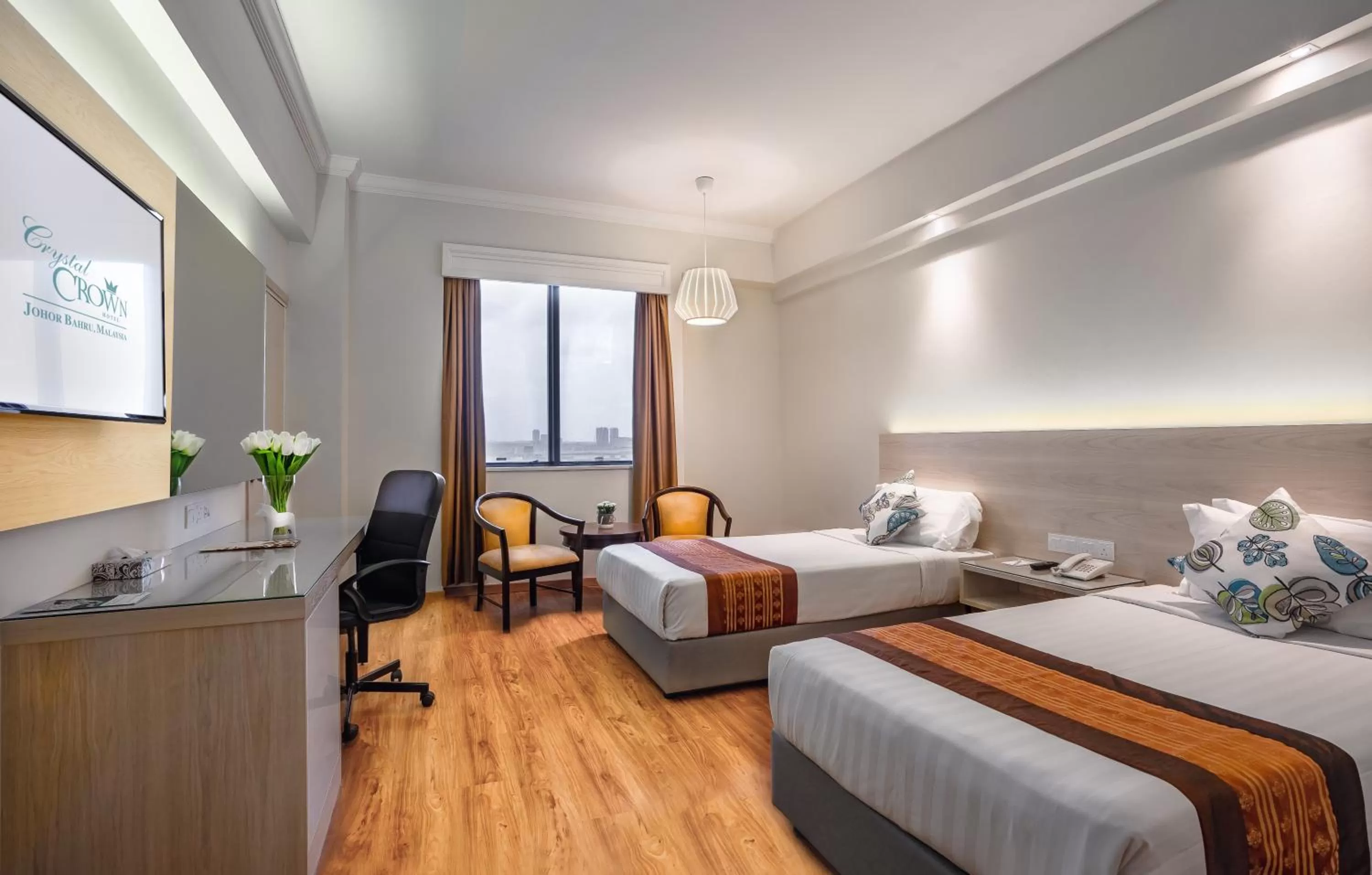 Bedroom, Bed in Crystal Crown Hotel JB