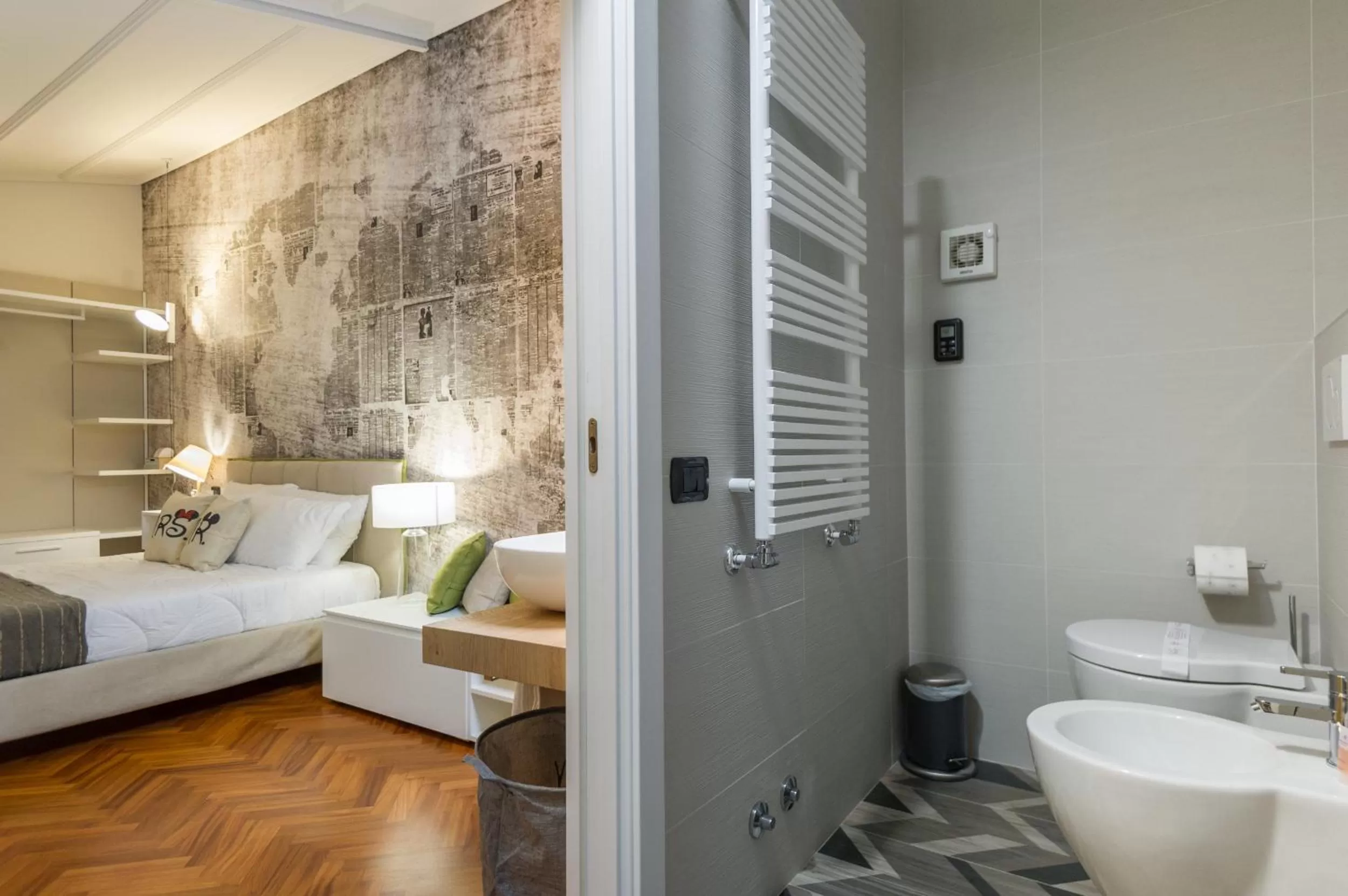 Toilet, Bed in Moscova Luxury B&B