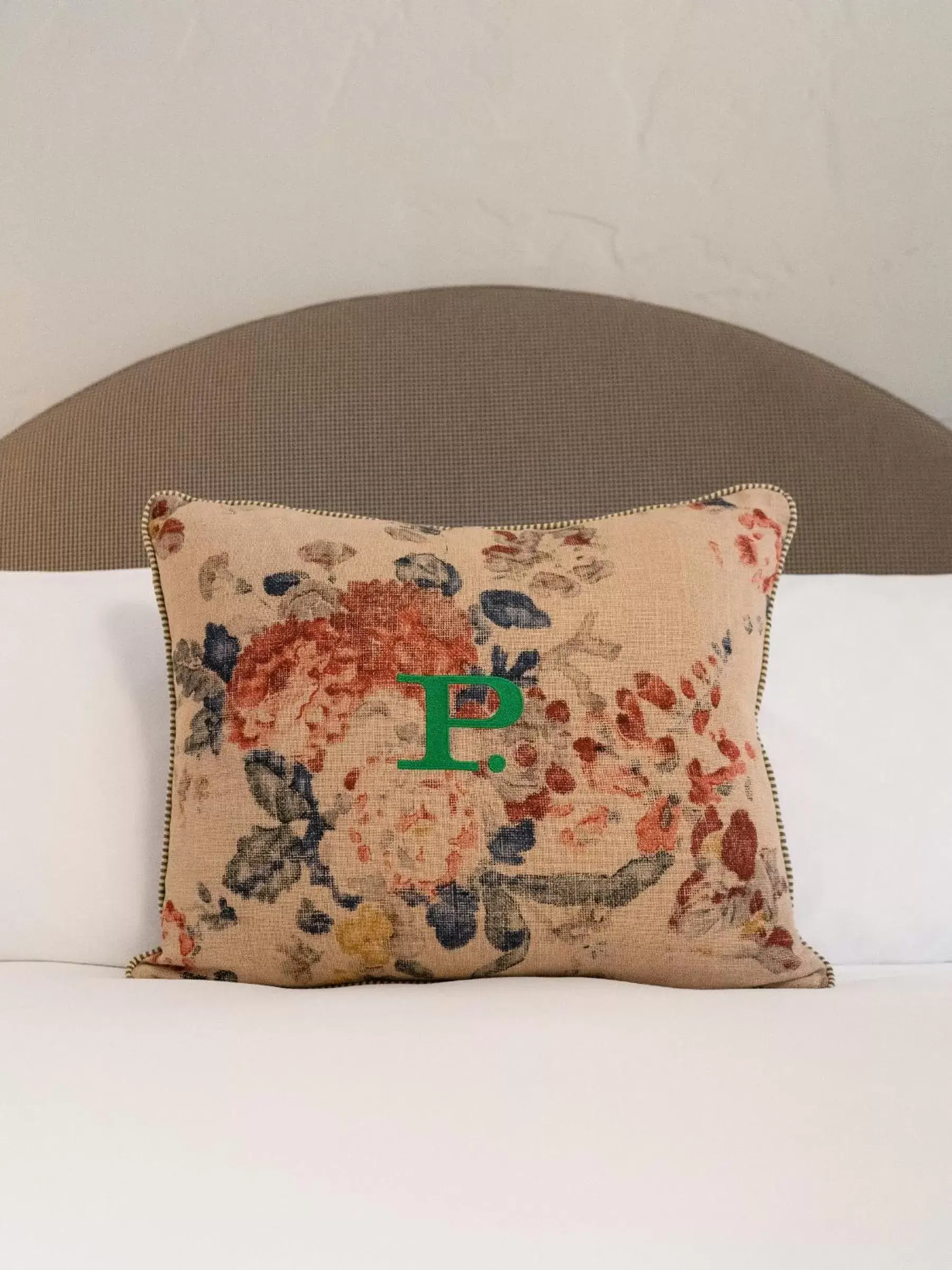 Deluxe King Room in Palihouse Santa Barbara Deluxe King Room in Palihouse Santa Barbara