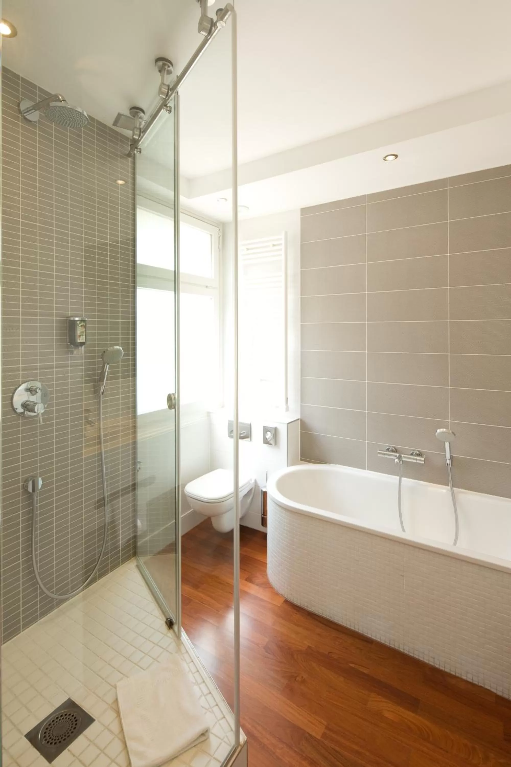 Shower in HANNONG Hotel & Wine Bar