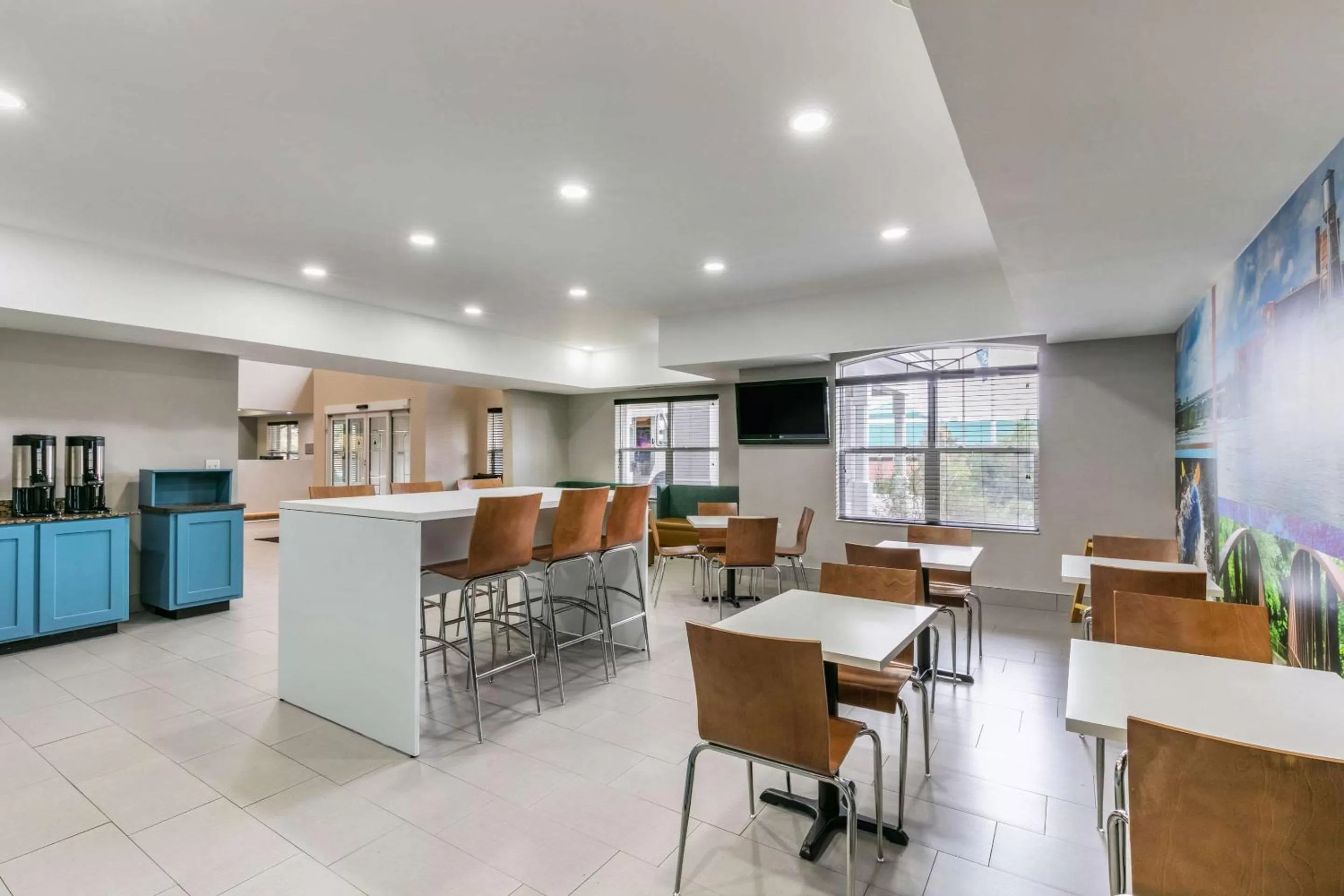 Restaurant/places to eat in Clarion Pointe Columbus-Bradley Park