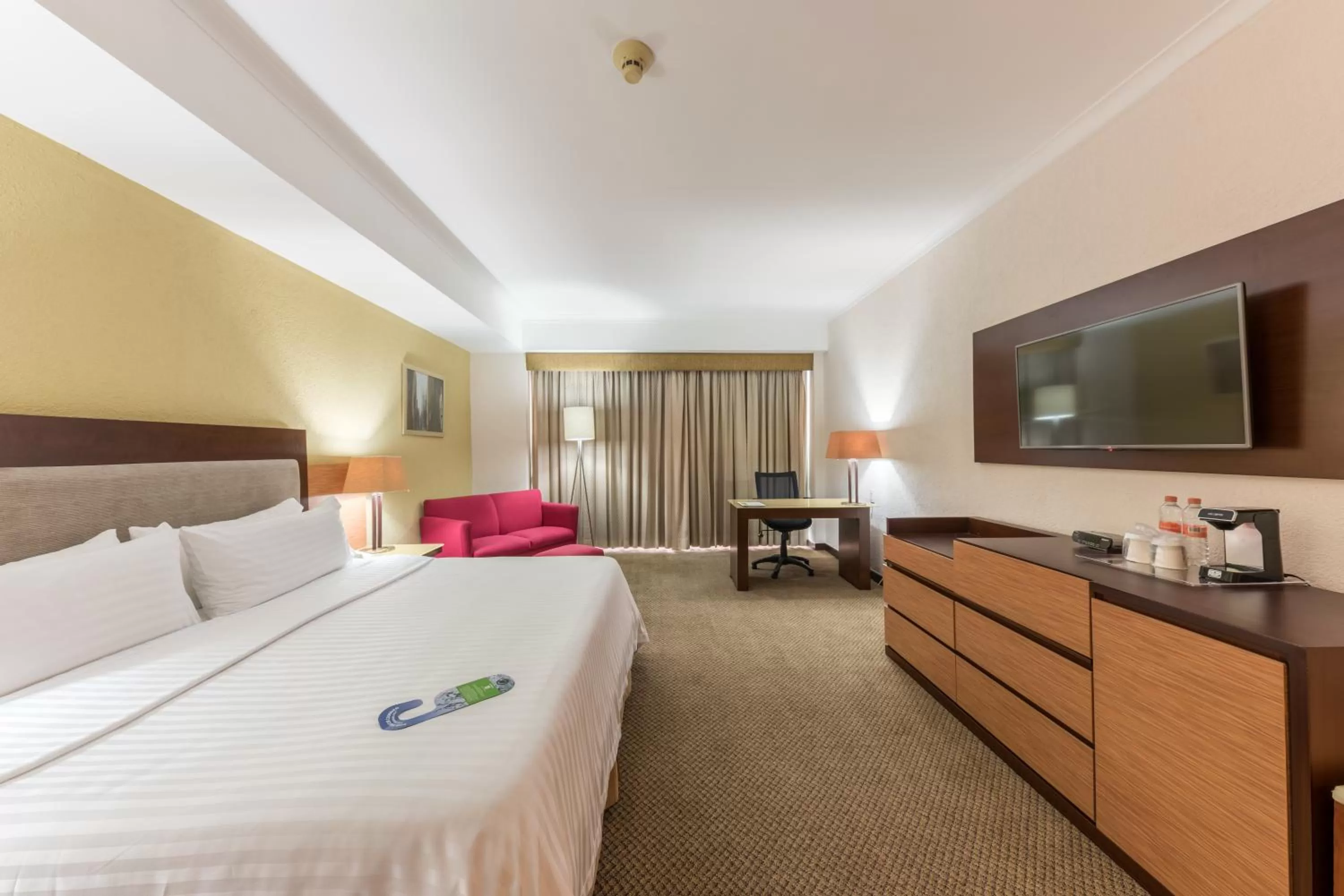 Bed in Holiday Inn Guadalajara Select by IHG