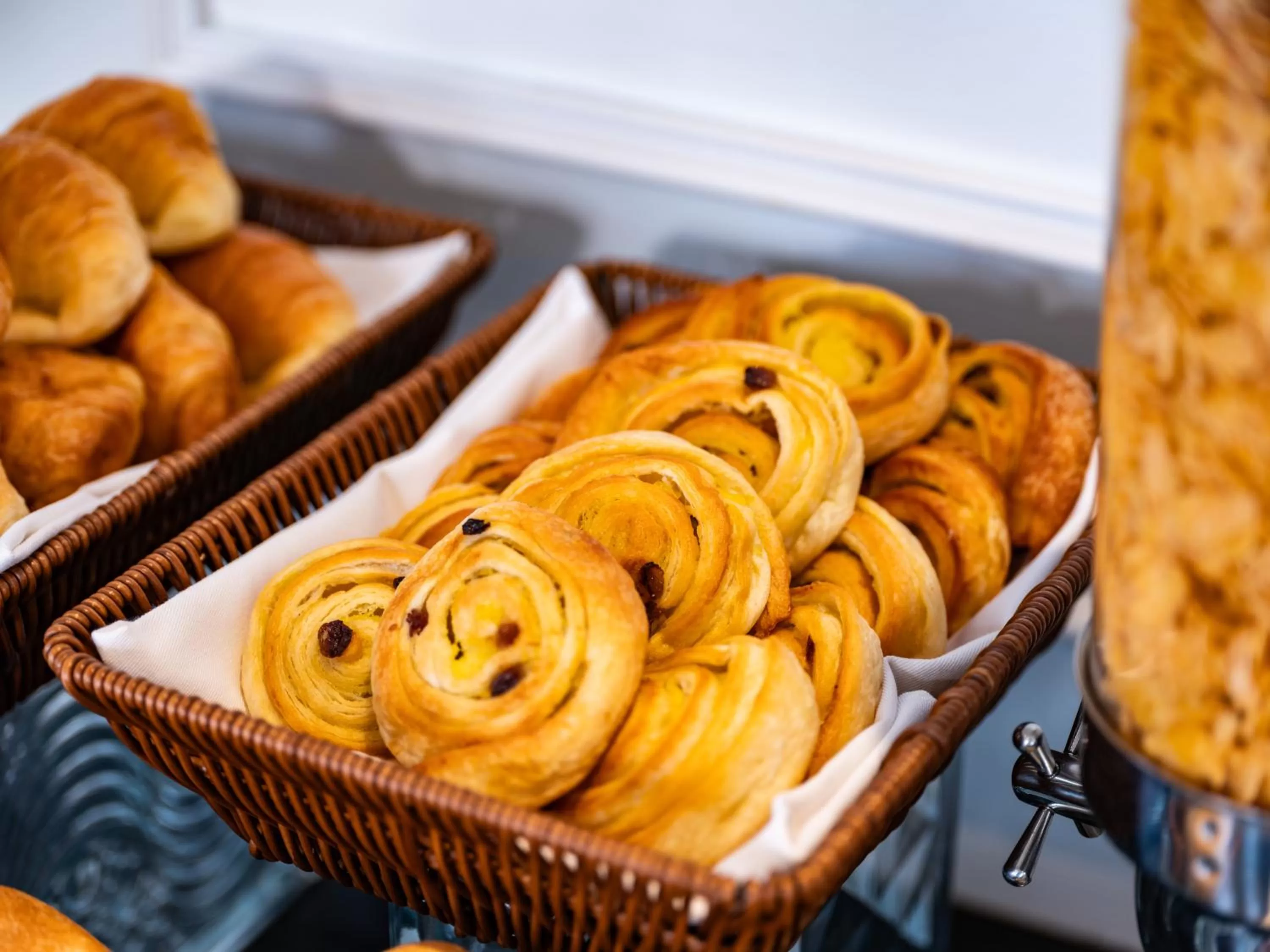 Restaurant/places to eat in The Flower Boutique Hotel & Travel