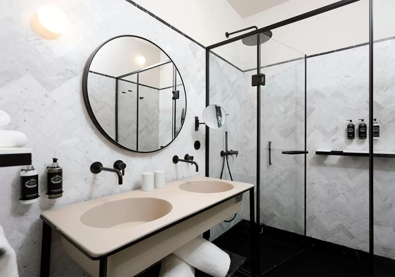 Shower in Montebelo Vista Alegre Lisboa Chiado Hotel