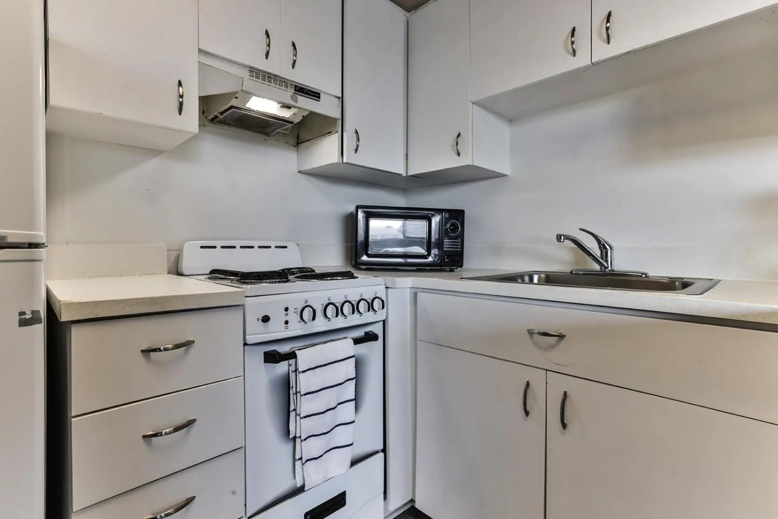 Kitchen or kitchenette in Coastal Waters