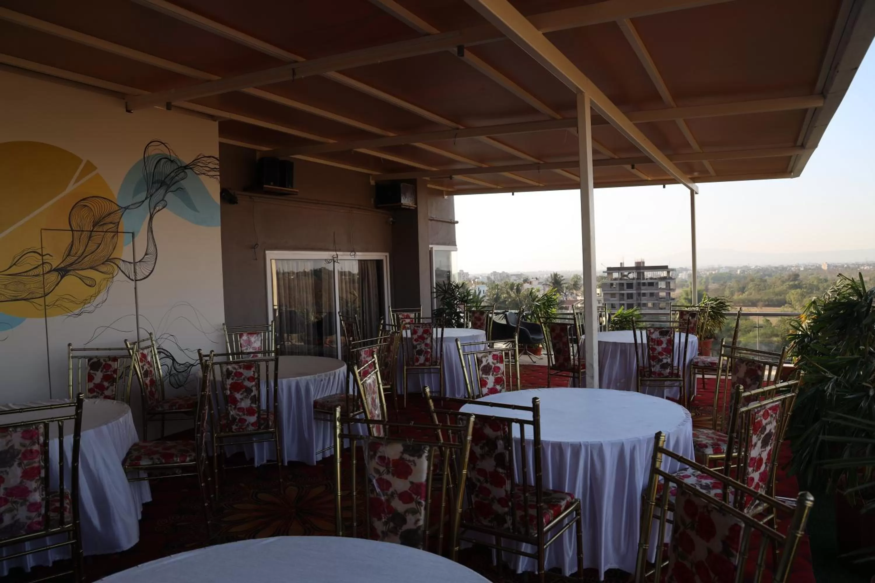 Restaurant/Places to Eat in Blisss Hotel Kolhapur