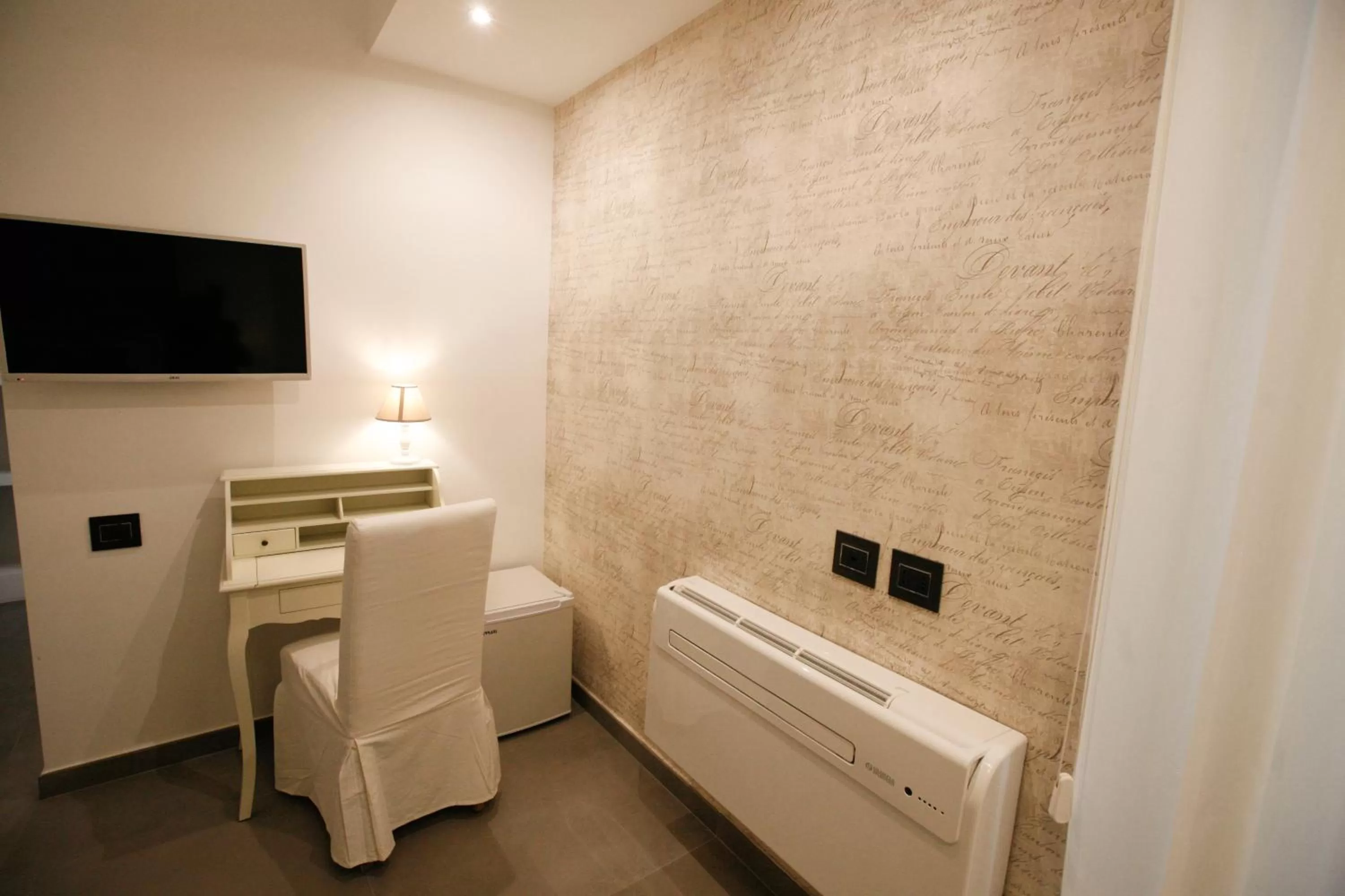 TV and multimedia in Relais Piazza Del Plebiscito B&B