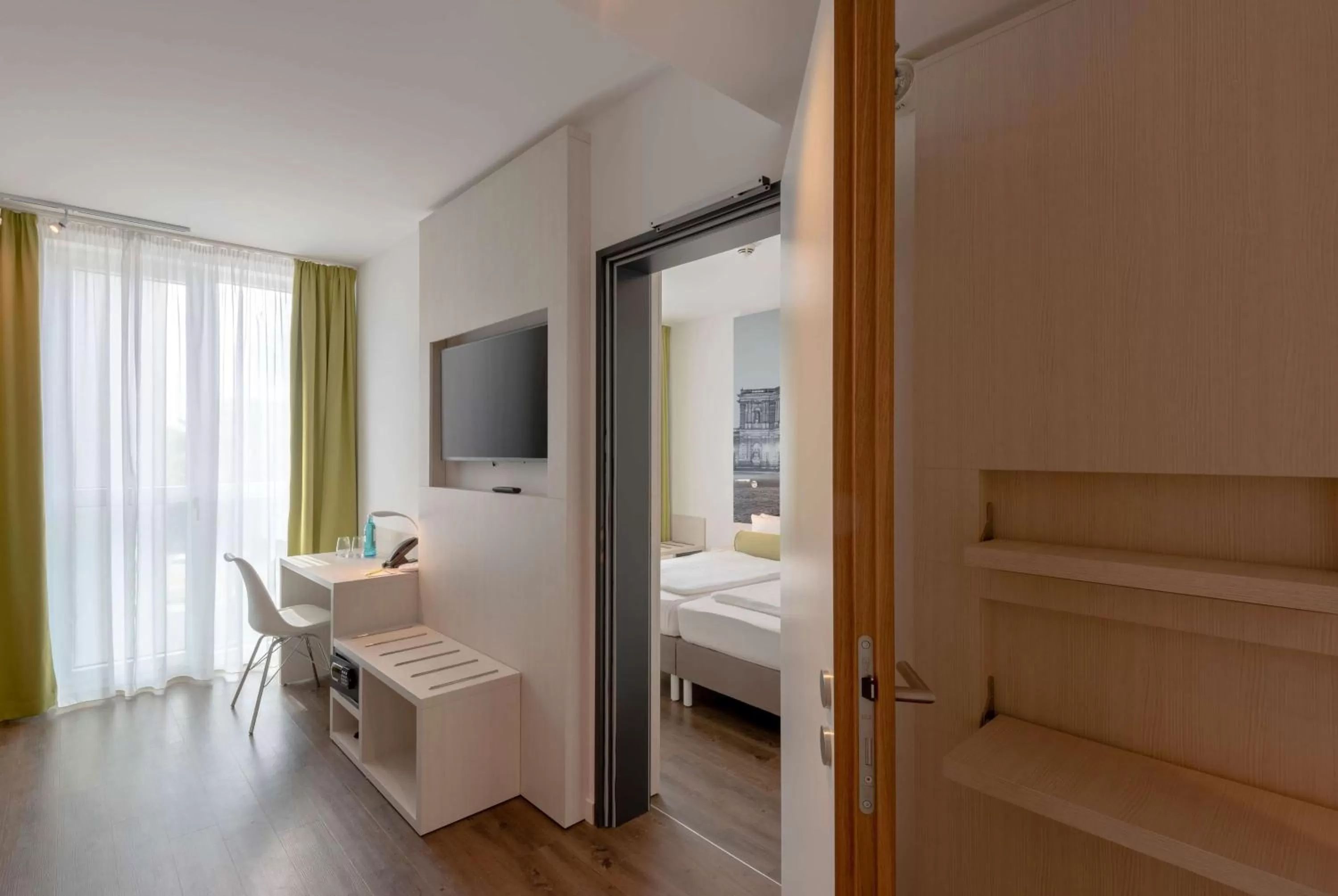 Photo of the whole room, Bed in Super 8 by Wyndham Dresden