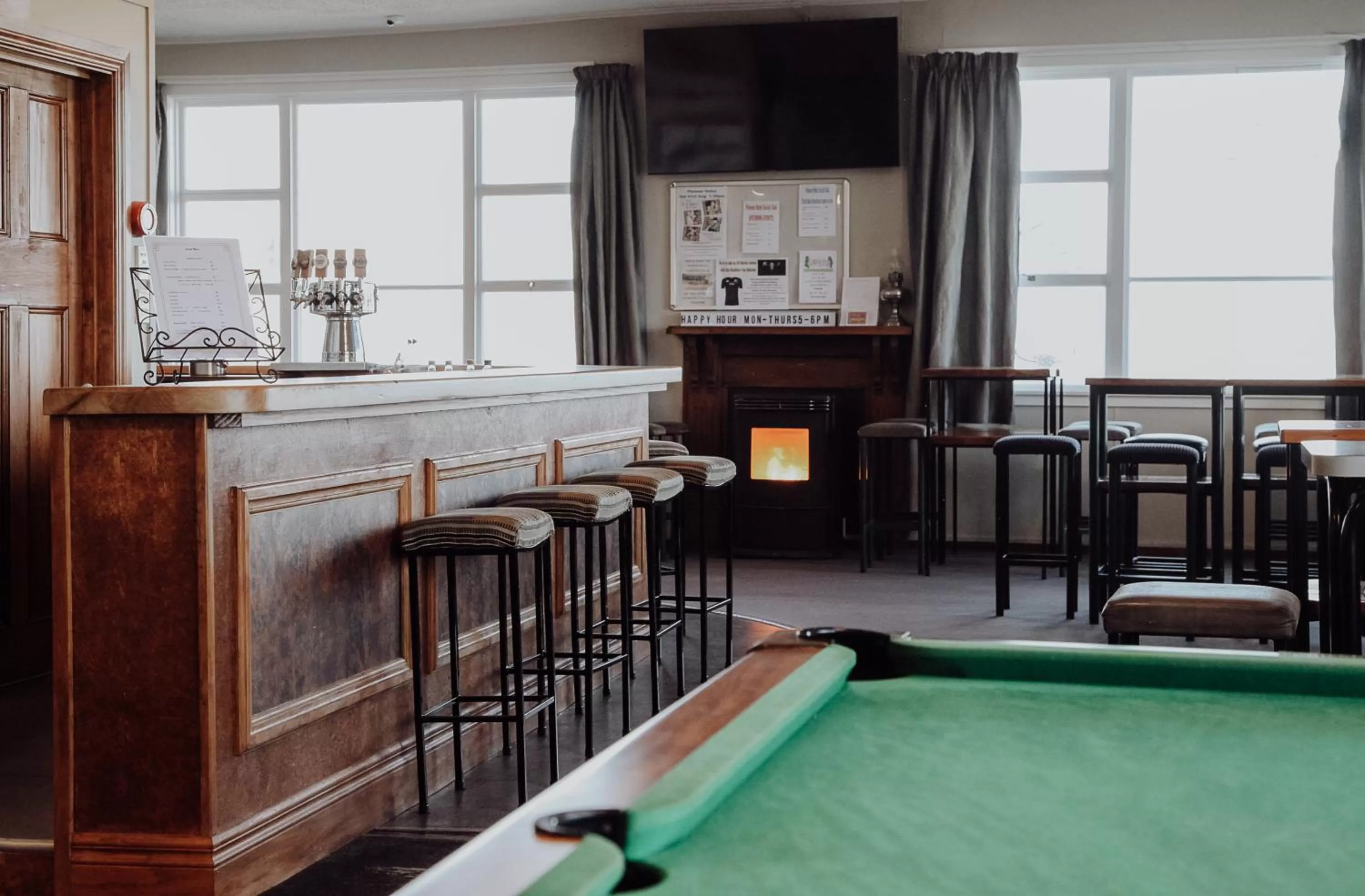 Lounge or bar in Hokitika Pioneer Hotel