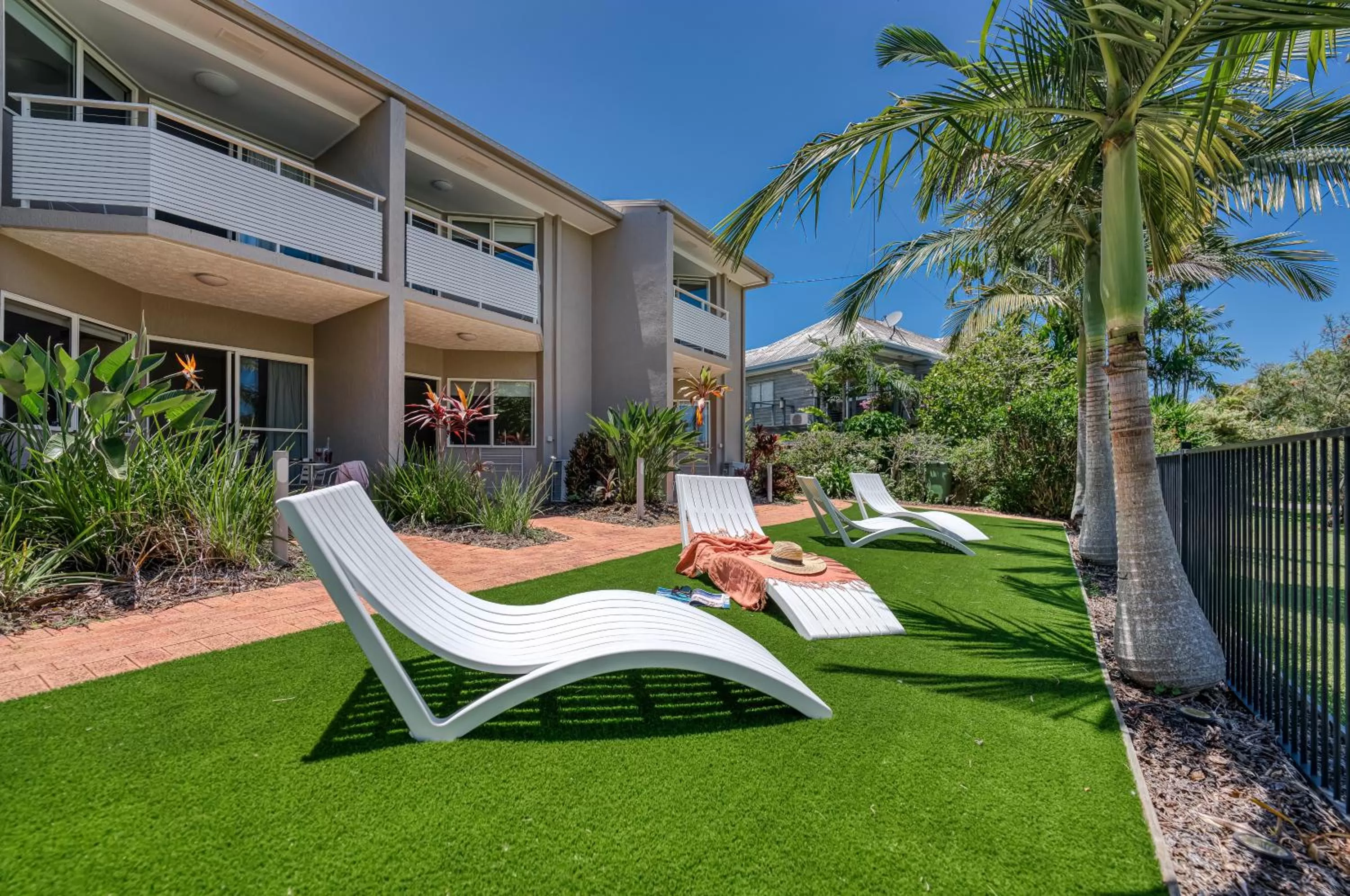 Garden in Noosa Sun - On the Noosa River