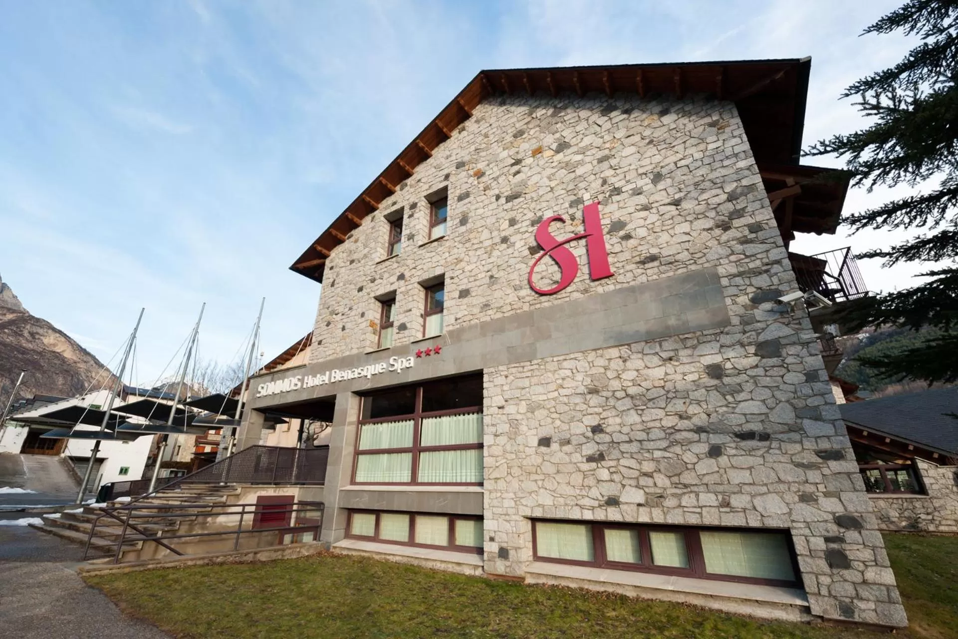 Property building in SOMMOS Hotel Benasque Spa