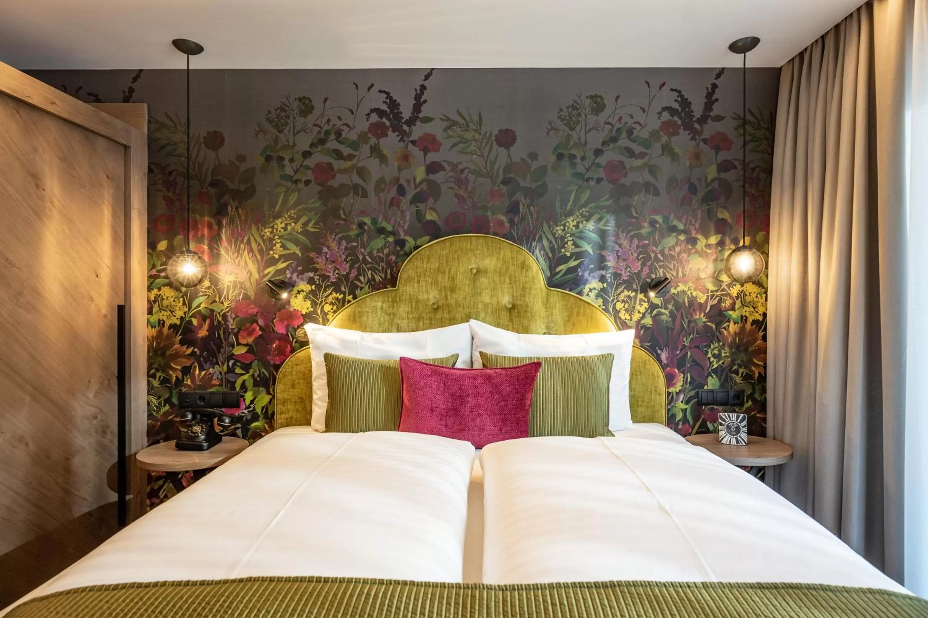 Bedroom, Bed in Hotel Jägerhof und Jagdhaus