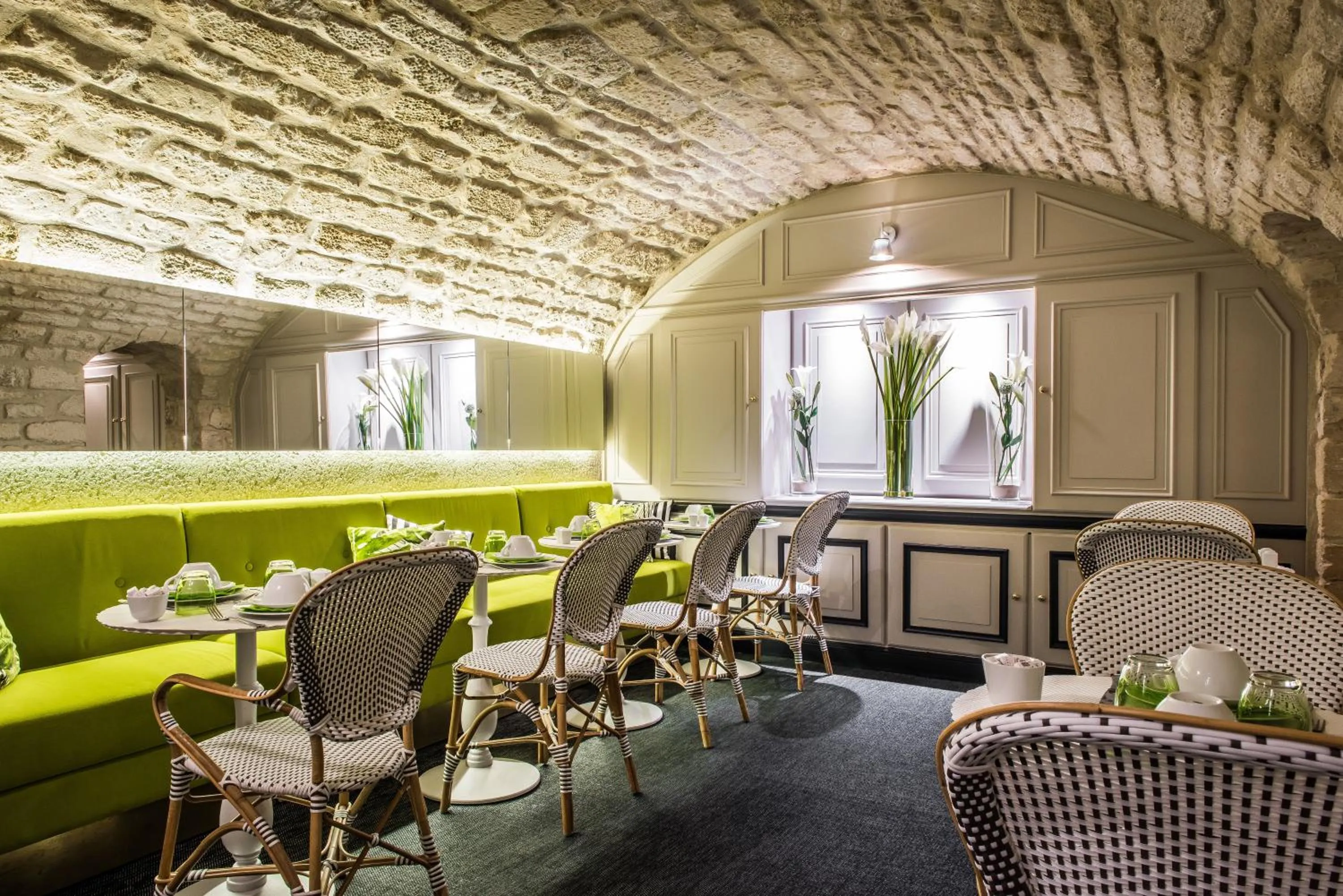 Buffet breakfast in Hôtel Jardin Le Bréa