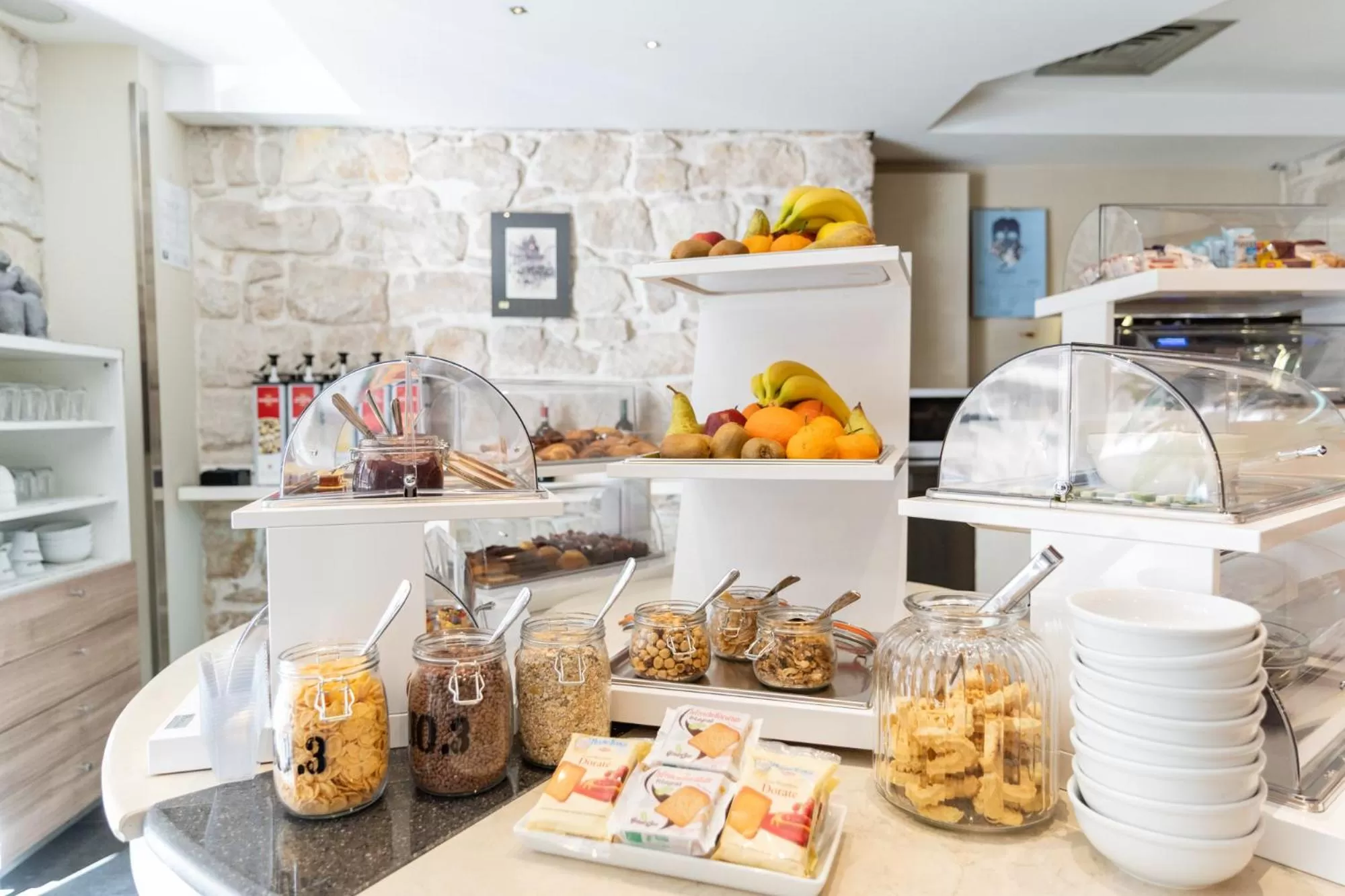 Lounge or bar in El Homs Palace Hotel