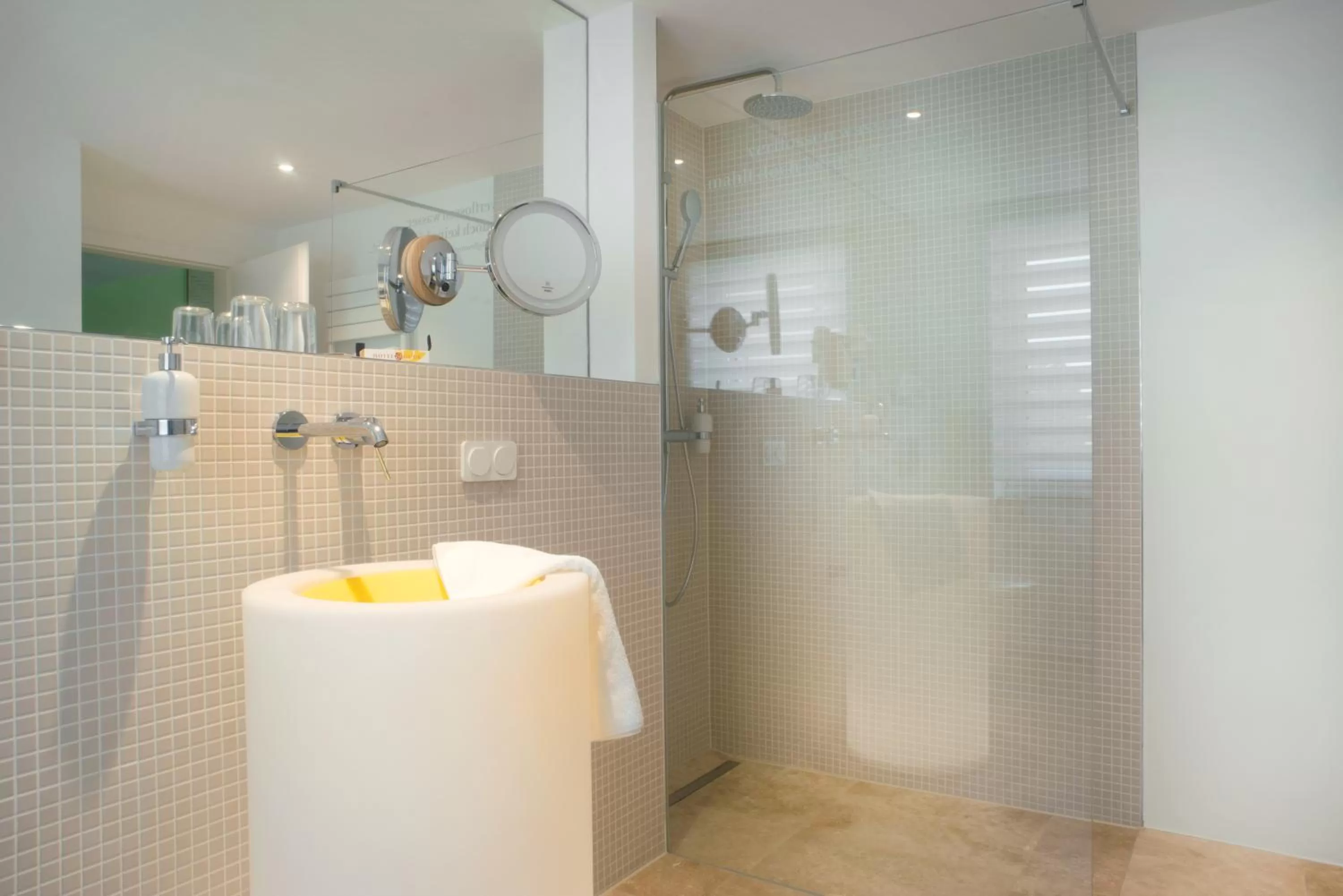 Photo of the whole room in Hotel Gude